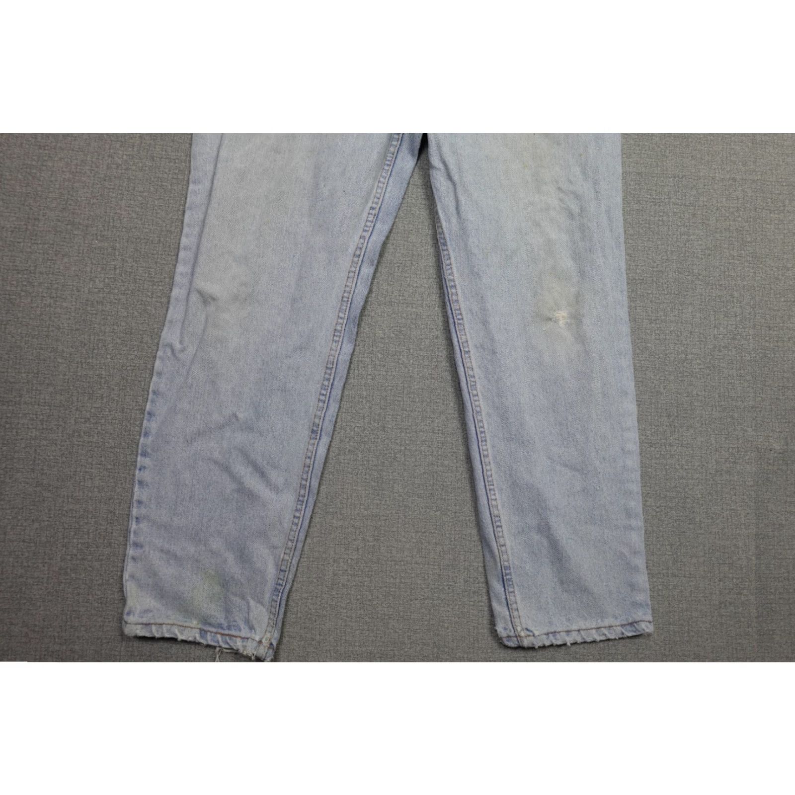 Levi's VINTAGE Levi's 550 Jeans Mens 36x29 Blue Relaxed Fit Light Wash Denim 1996 USA Size US 36 / EU 52 - 3 Thumbnail