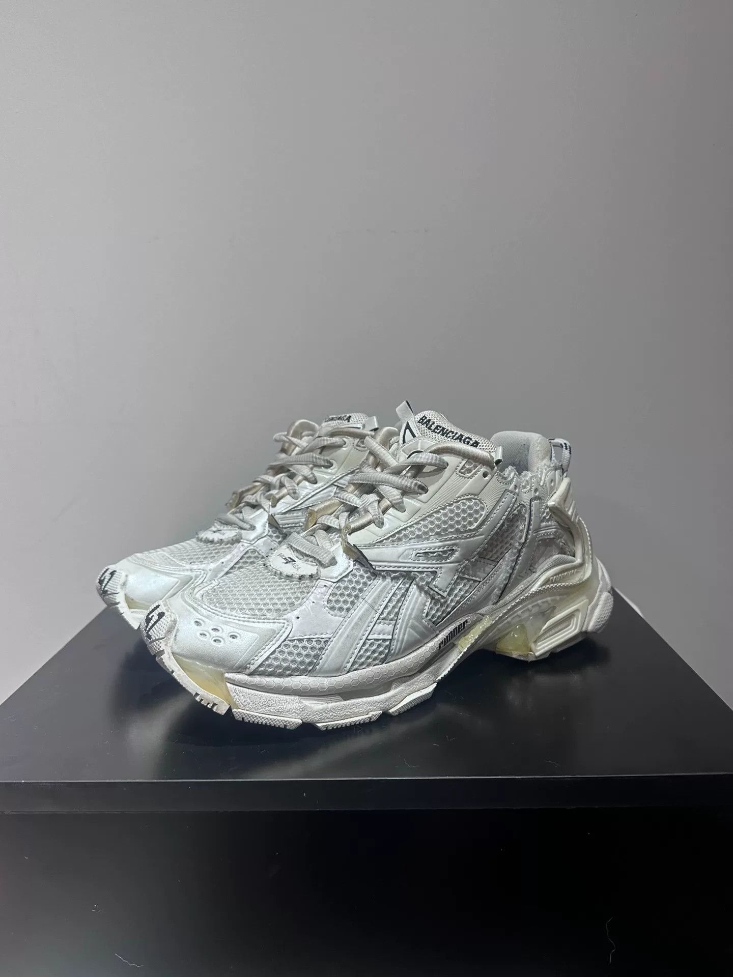Balenciaga Balenciaga Running White Lowtop Sneakers 9 Men Size US 9 / EU 42 - 1 Thumbnail