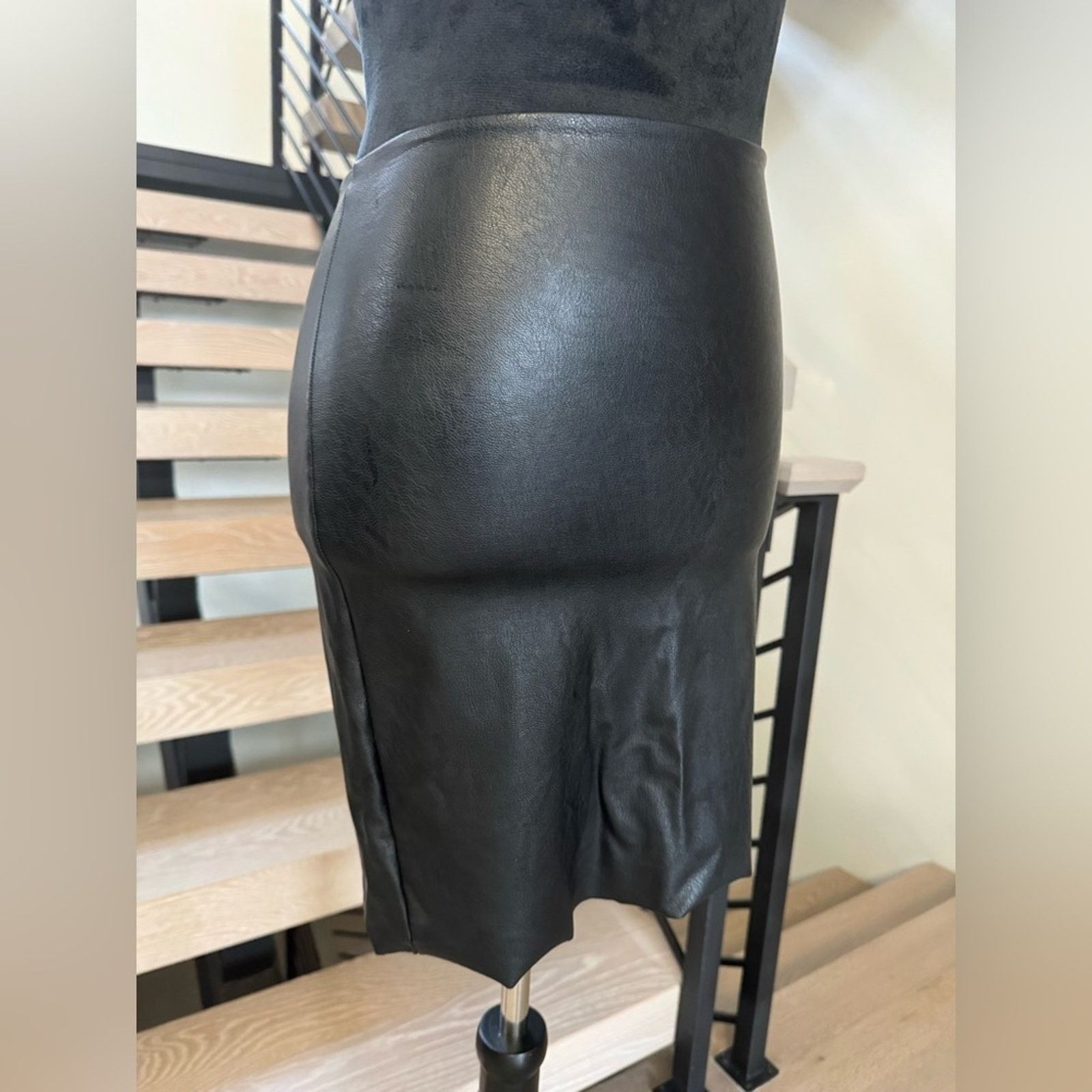 Commando New Commando Black Pencil Skirt size S Size 23" - 6 Thumbnail