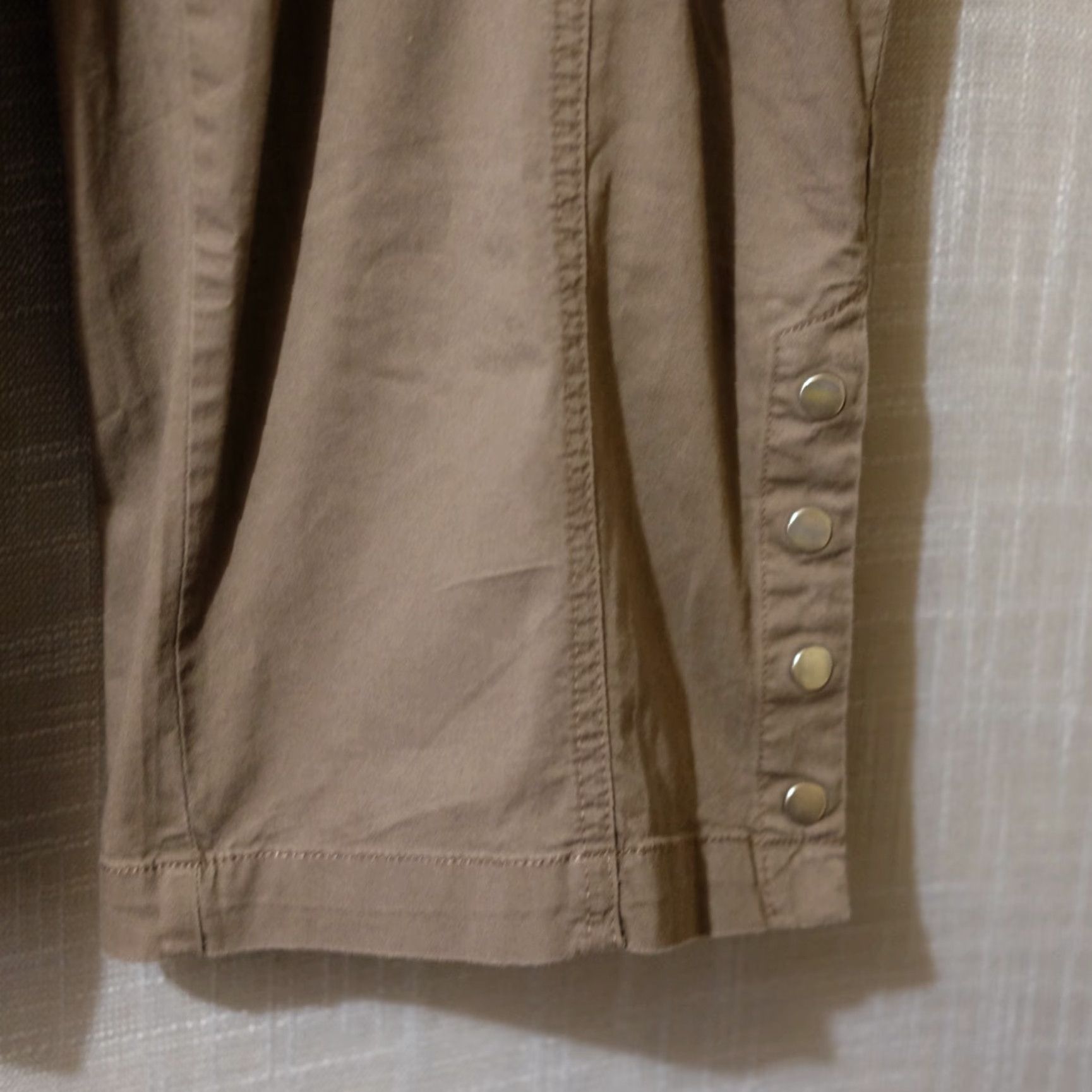 JM Collection JM Collection Capri Pants Stretch Pockets Brown Cuff Button Womens 14 Jeans Pants Capri Womens 14 Brown Pockets Stretch JM Collection Women Capris 14 Size 36" / US 14 / IT 50 - 6 Thumbnail