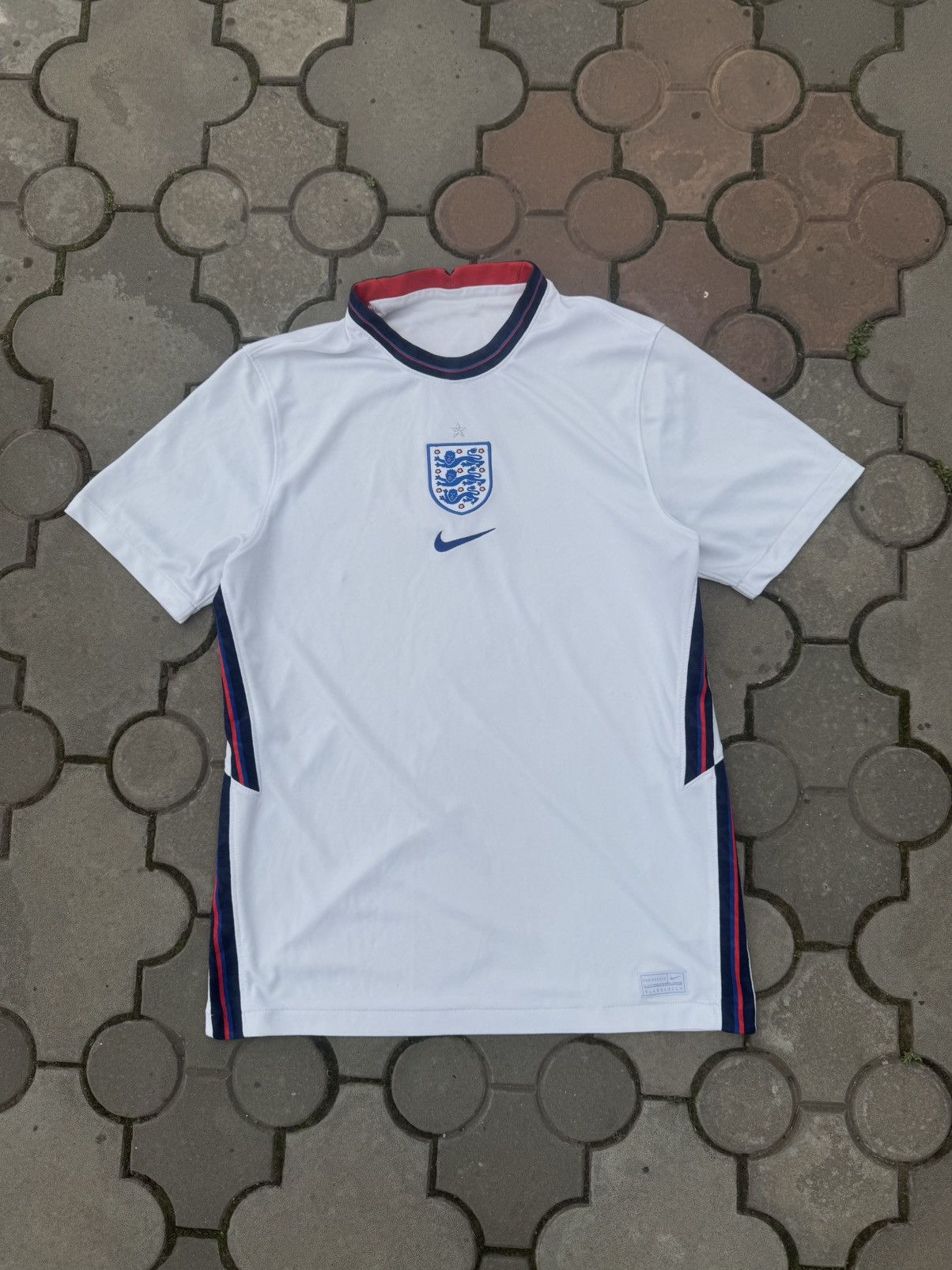 Nike Vintage Nike England Center Swoosh Tee Shirt Size US M / EU 48-50 / 2 - 1 Thumbnail