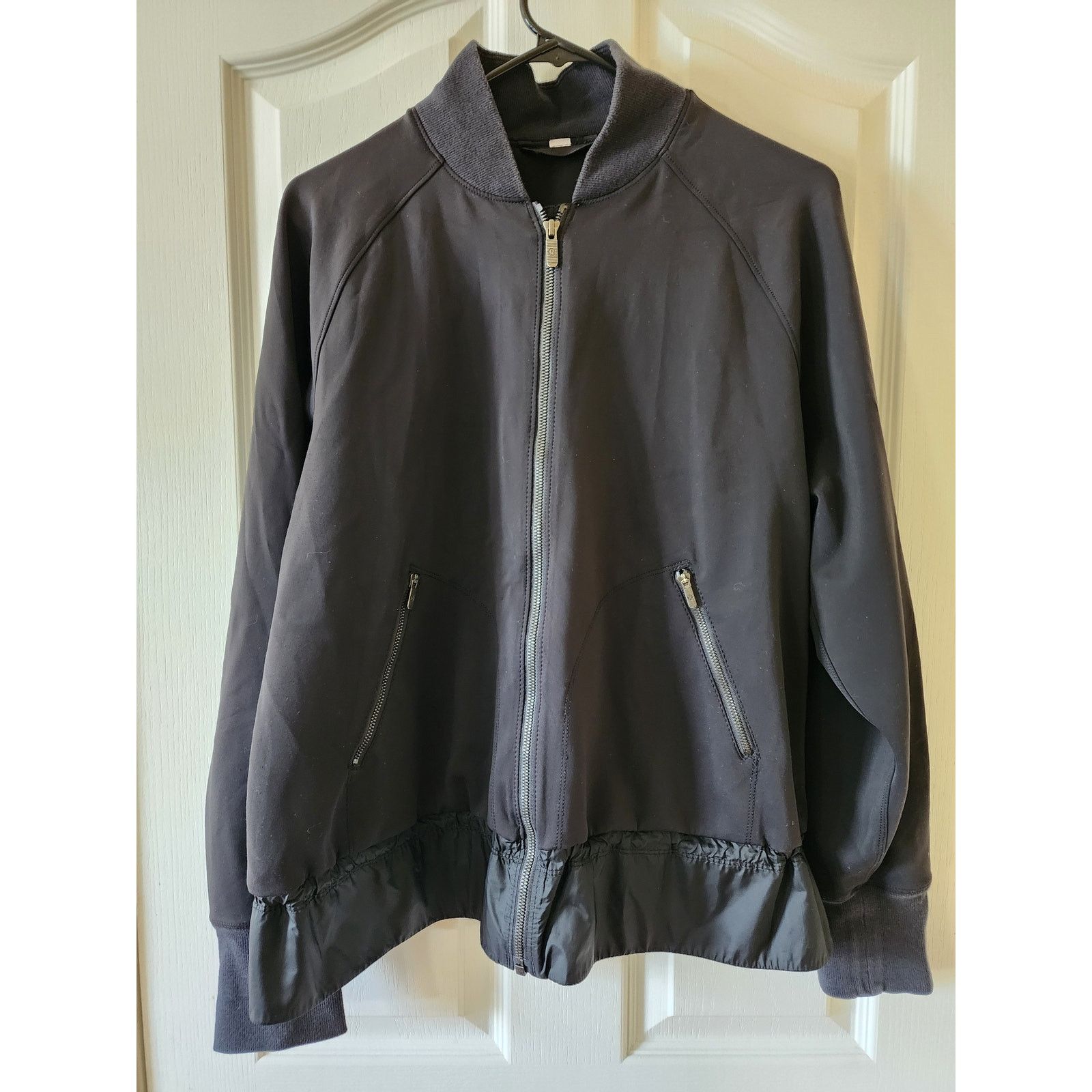 Lululemon Lululemon Swept Along Black Bomber Jacket Large Cinch Hem Size L / US 10 / IT 46 - 3 Thumbnail