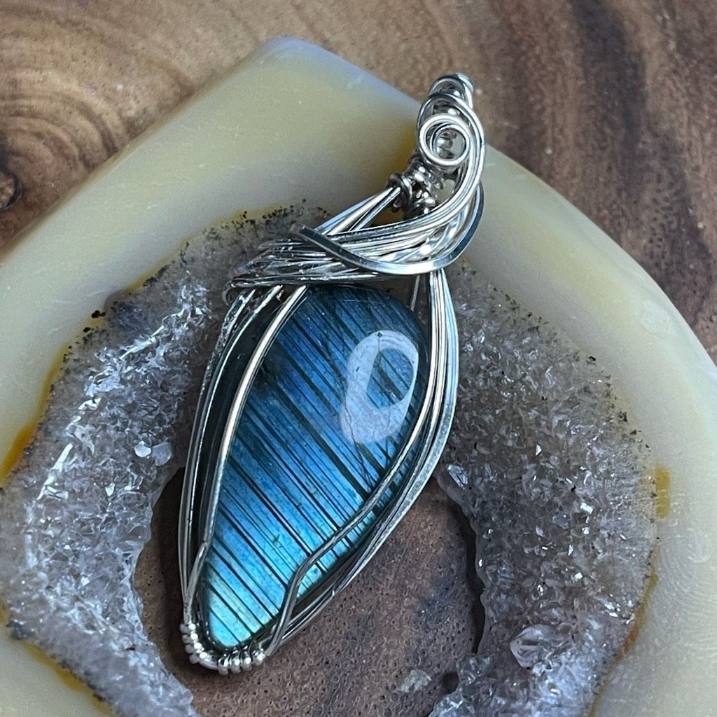 Handmade Artisan handmade barcode blue flash lined labradorite pendant wire wrap necklace silver-plated copper energy Size ONE SIZE - 6 Thumbnail