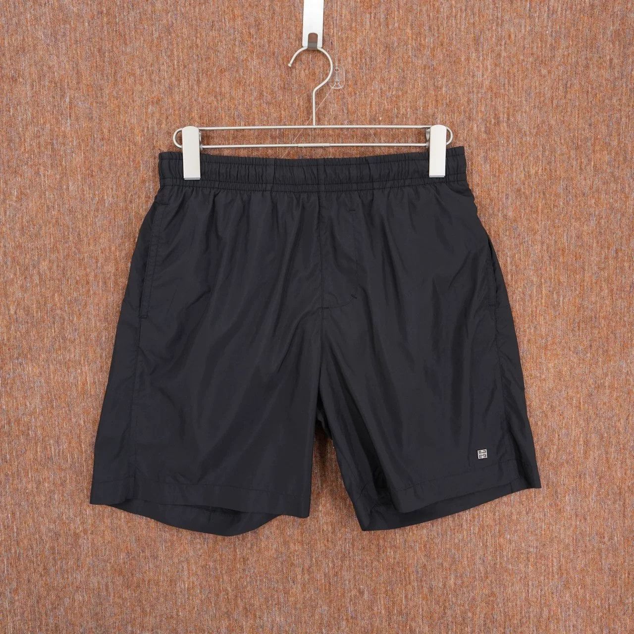 Givenchy GIVENCHY Black Metal Logo Shorts Size US 30 / EU 46 - 1 Thumbnail