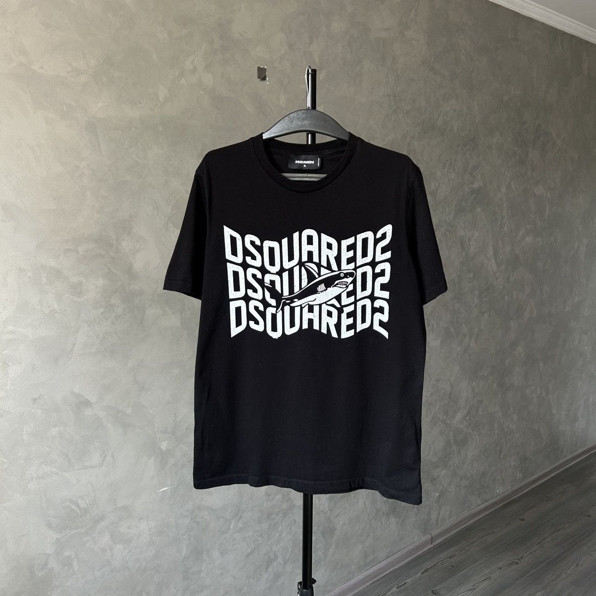 Dsquared2 Dsquared2 Shark Motif Logo Print T Shirt Xl Size US XL / EU 56 / 4 - 1 Thumbnail