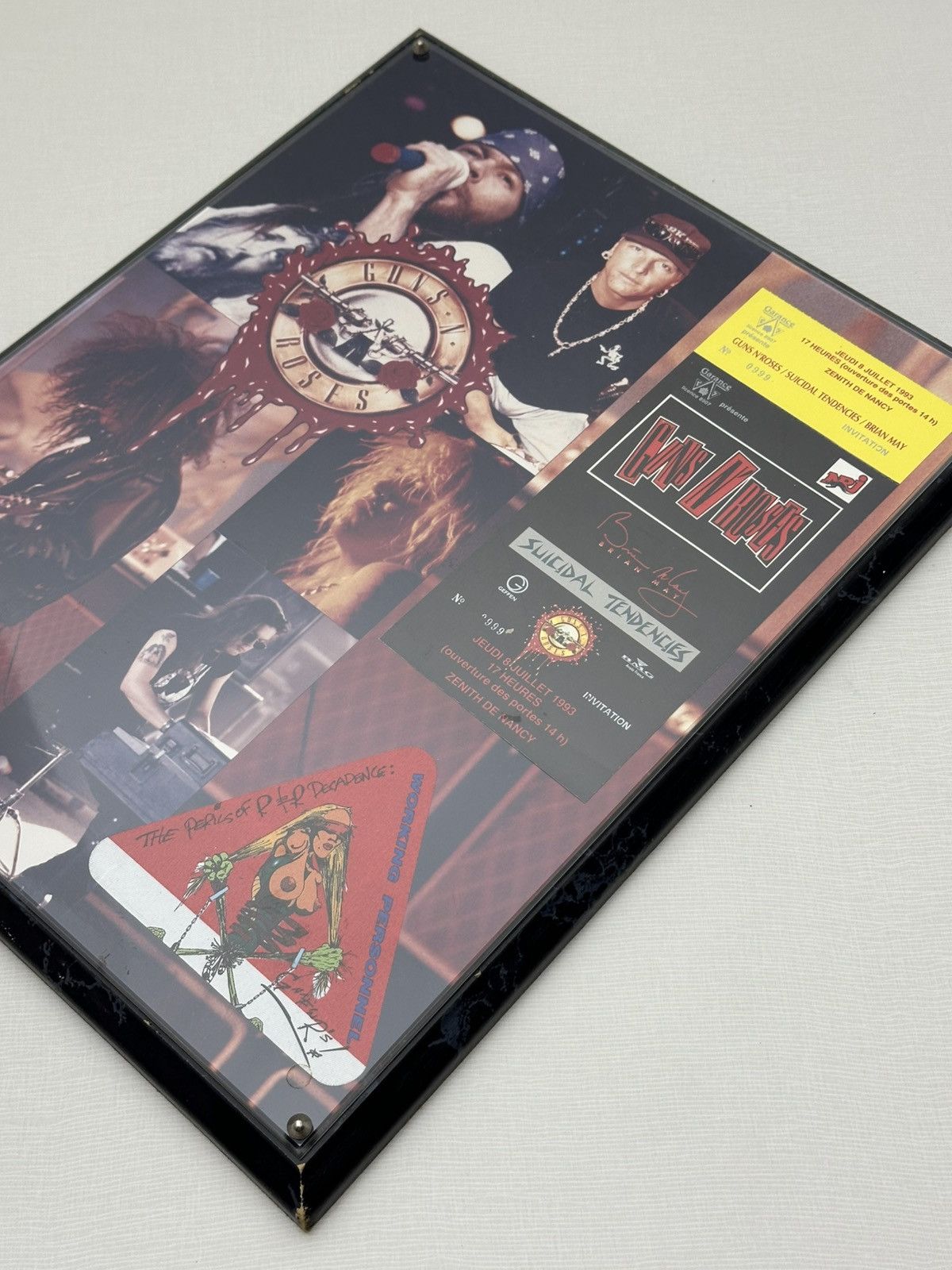 Guns N' Roses Gun’s N Roses Hanging Plaque Use Your Illusion 1993 Tour Size ONE SIZE - 4 Thumbnail