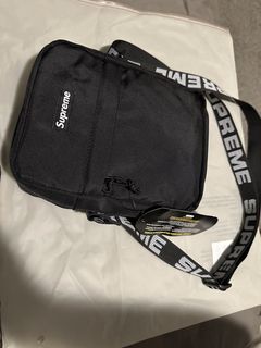 Supreme 18ss shoulder clearance bag