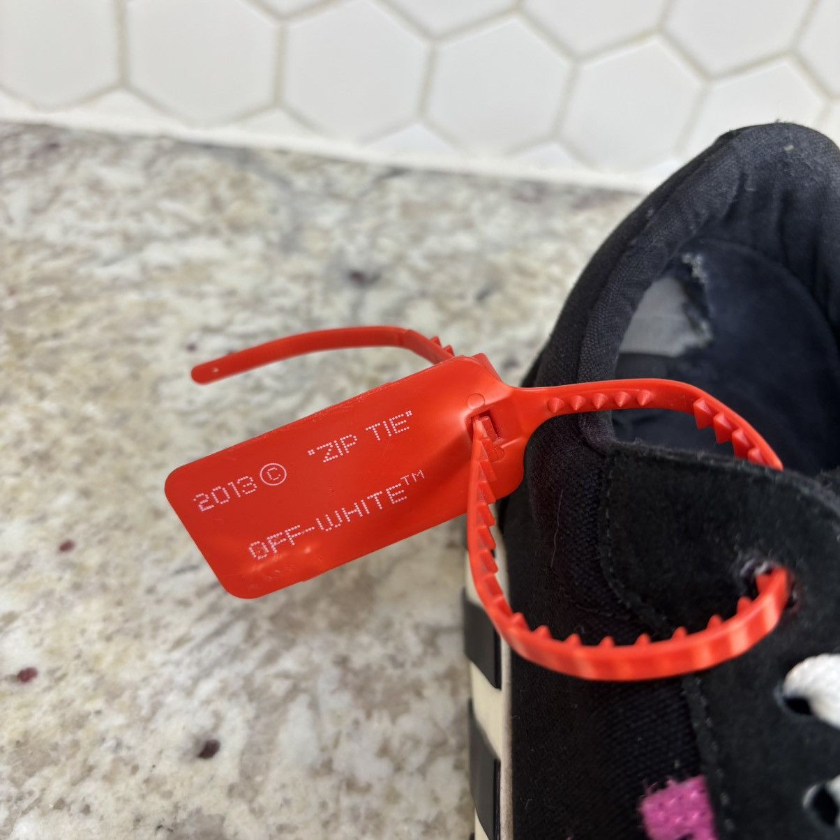 Off-White Size 11/45 EU-Off-White Vulc Low Black Fuchsia Clean W Box Size US 11 / EU 44 - 9 Thumbnail