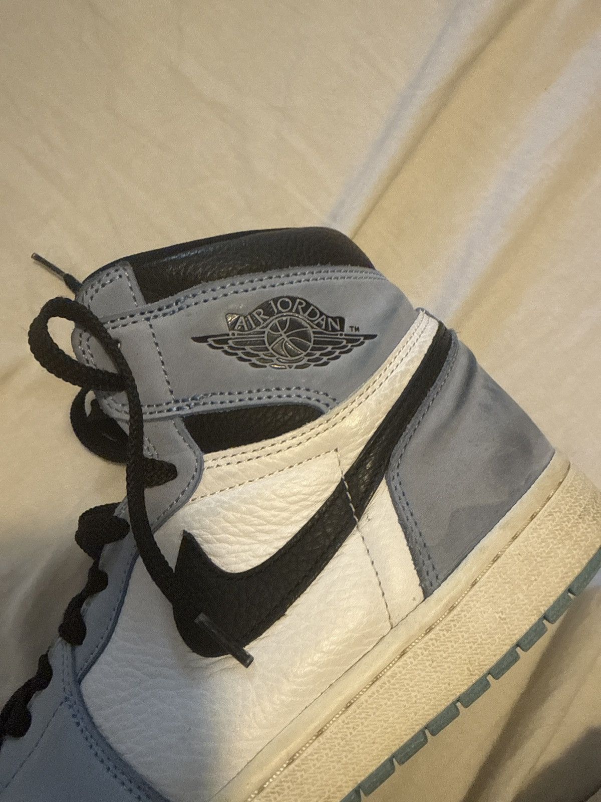 Jordan Brand Jordan 1 High Retro University Blue Size US 10.5 / EU 43-44 - 2 Thumbnail