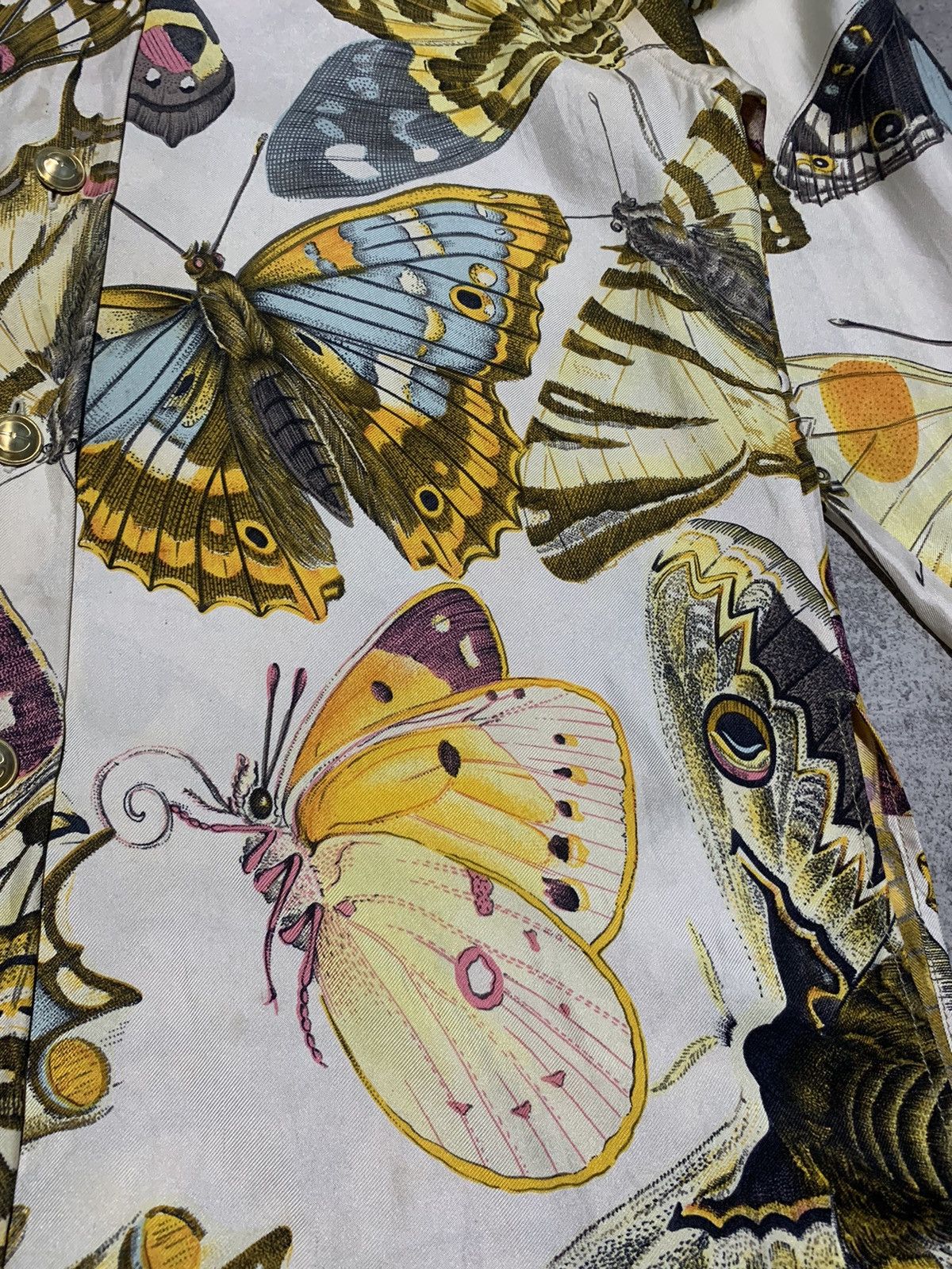 Gucci Spring/Summer 1992 Gucci butterfly print silk shirt Size S / US 4 / IT 40 - 4 Thumbnail