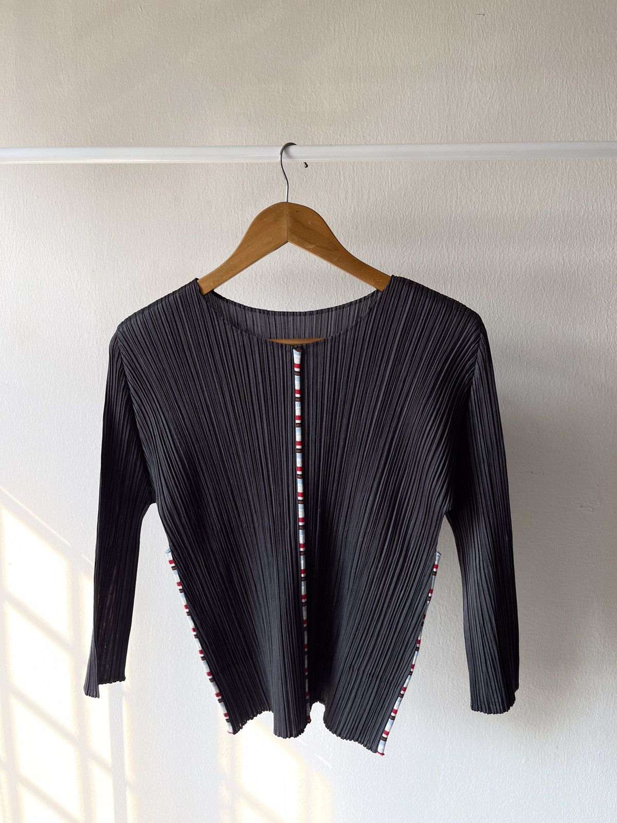 Issey Miyake × Pleats Please Issey Miyake 2004 Pleats Please Issey Miyake Shirt Size US S / EU 44-46 / 1 - 2 Thumbnail
