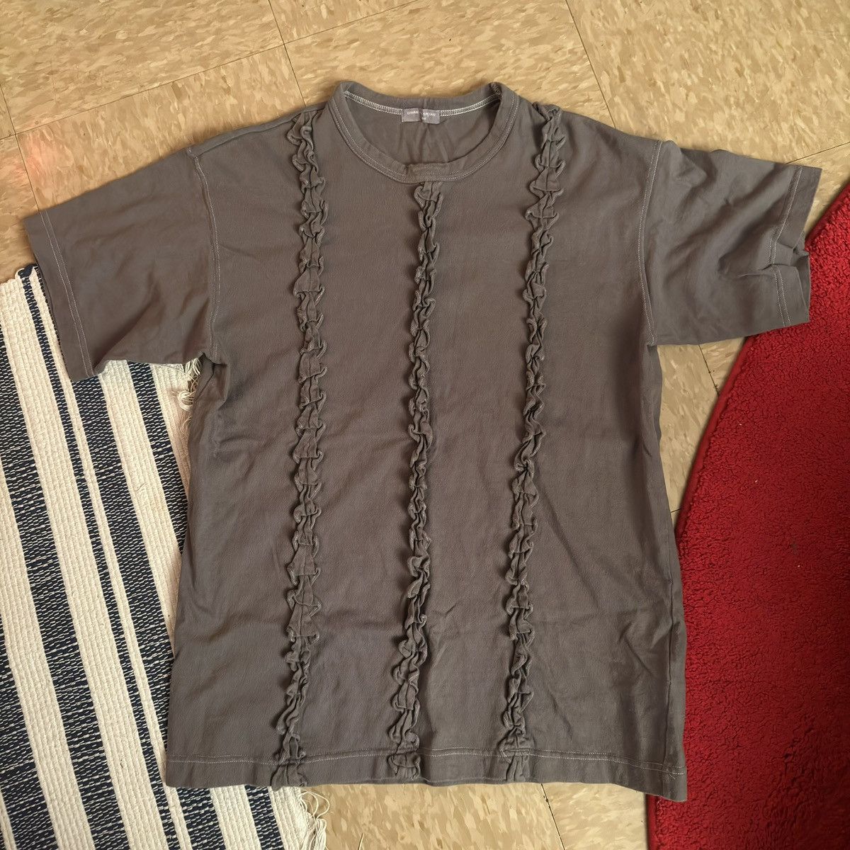 Comme des Garcons Homme Vintage Comme Des Garçons Ruffled T-shirt in Grey Size US L / EU 52-54 / 3 - 1 Thumbnail
