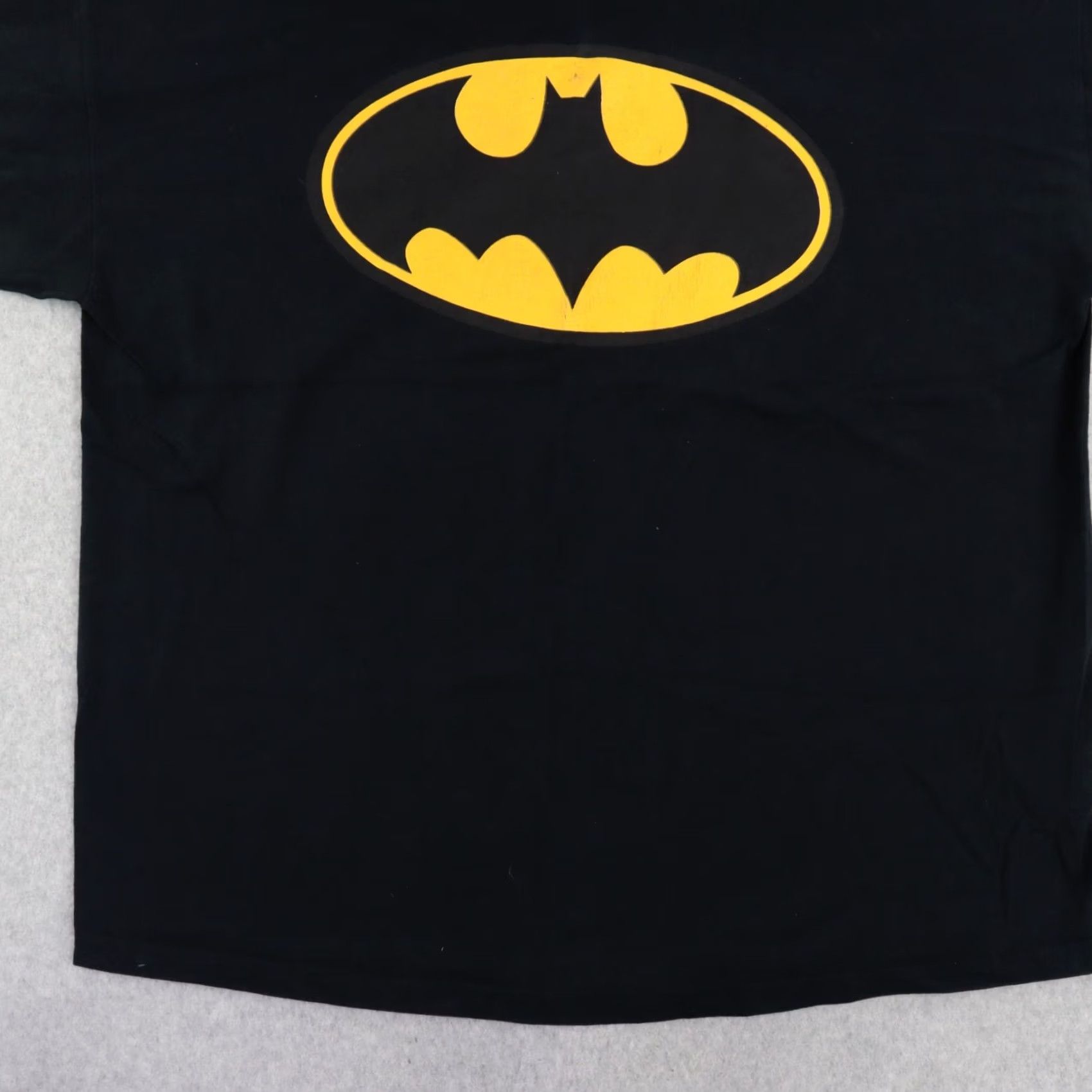 Gildan Vintage Batman Mens 2XL Classic Logo in Black Graphic T-shirt Sz XXL 2XL Size US XXL / EU 58 / 5 - 7 Thumbnail