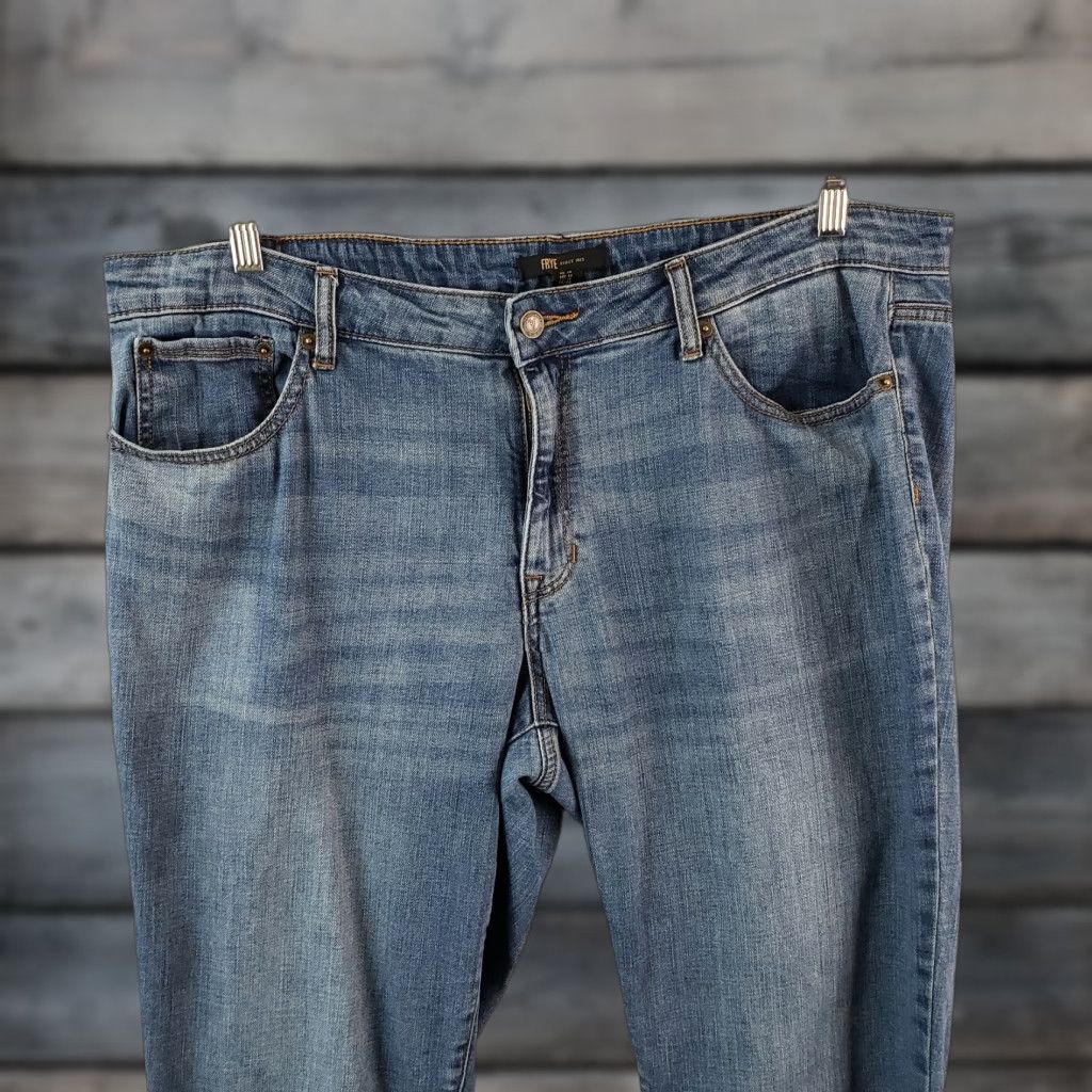 Frye Frye Jeans Womens Size 14 Blue High Rise Cotton Blend Denim 28.5 Inseam Womens Jeans Boyfriend Rise 11" Regular Pattern Solid Zip Vintage N/A Size 36" / US 14 / IT 50 - 1 Thumbnail