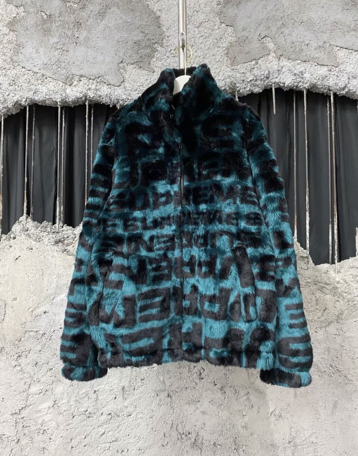 Supreme Supreme Faux Fur repeater bomber green Size US M / EU 48-50 / 2 - 1 Thumbnail