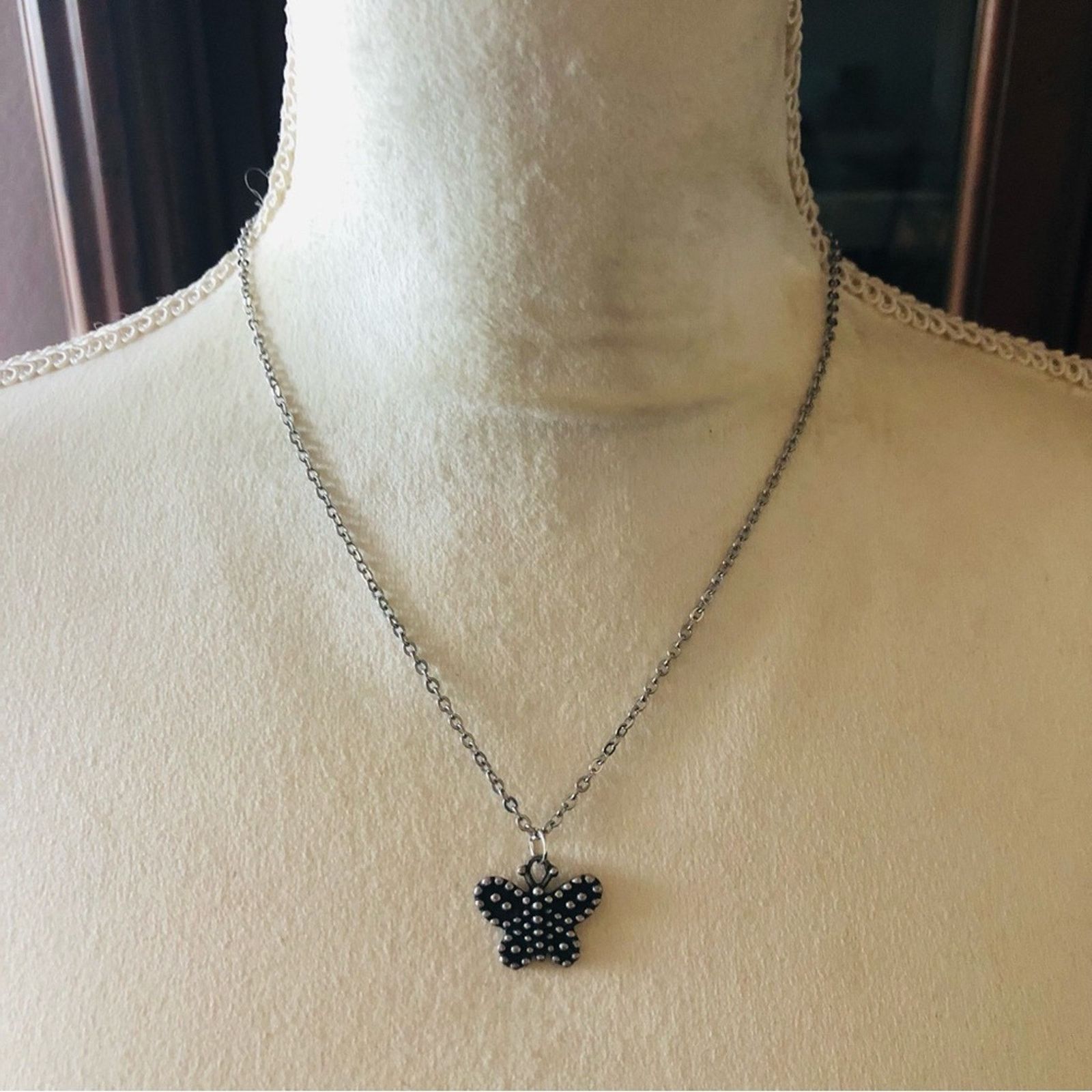 Vintage Vintage bubble butterfly pendant on chain necklace Size ONE SIZE - 2 Thumbnail