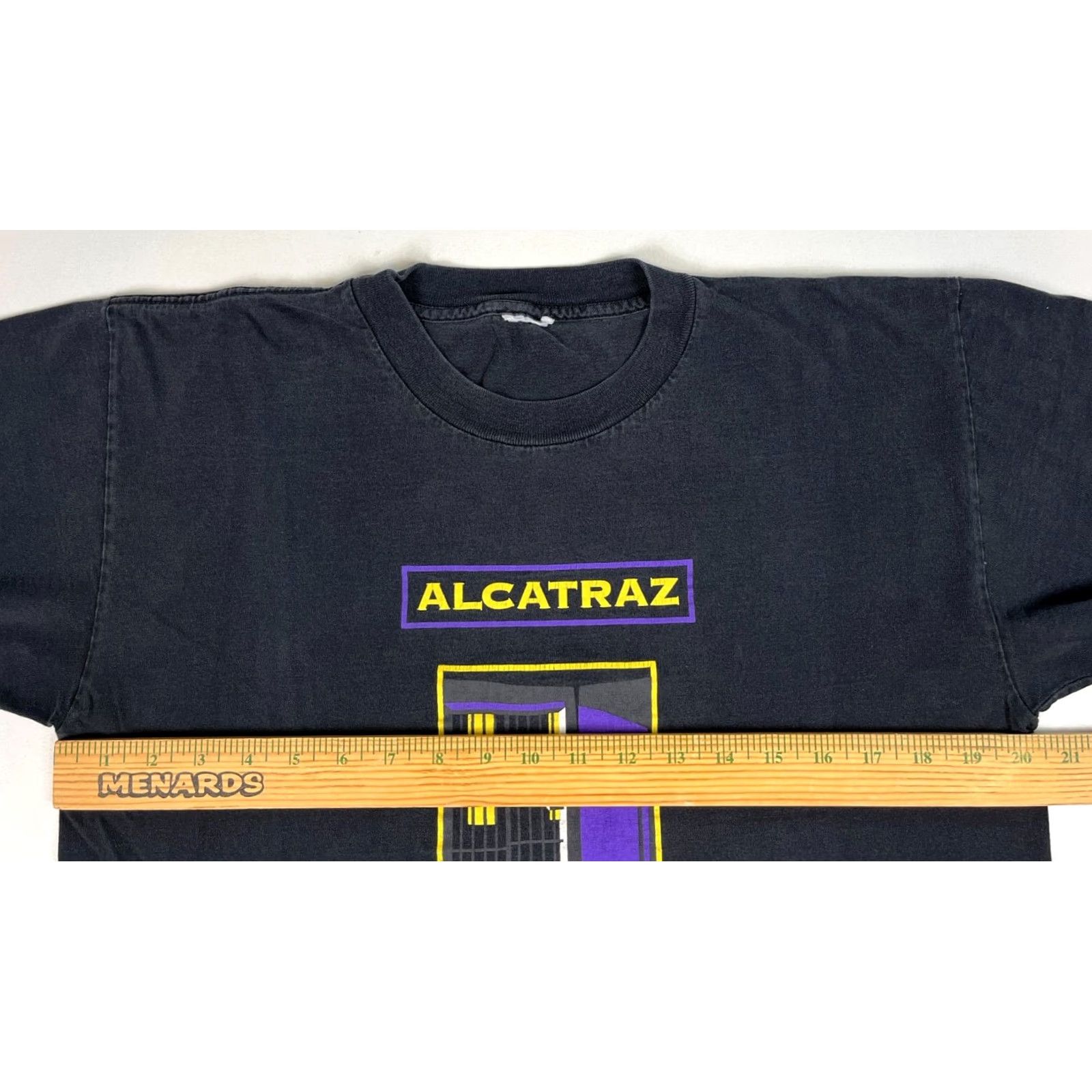 Vintage VINTAGE Men’s 90s T-Shirt Alcatraz United States Penitentiary 1934-1963 Black M Gothic Short Sleeve Crew Neck Graphic Print Double-Sided Mens Size US M / EU 48-50 / 2 - 8 Thumbnail