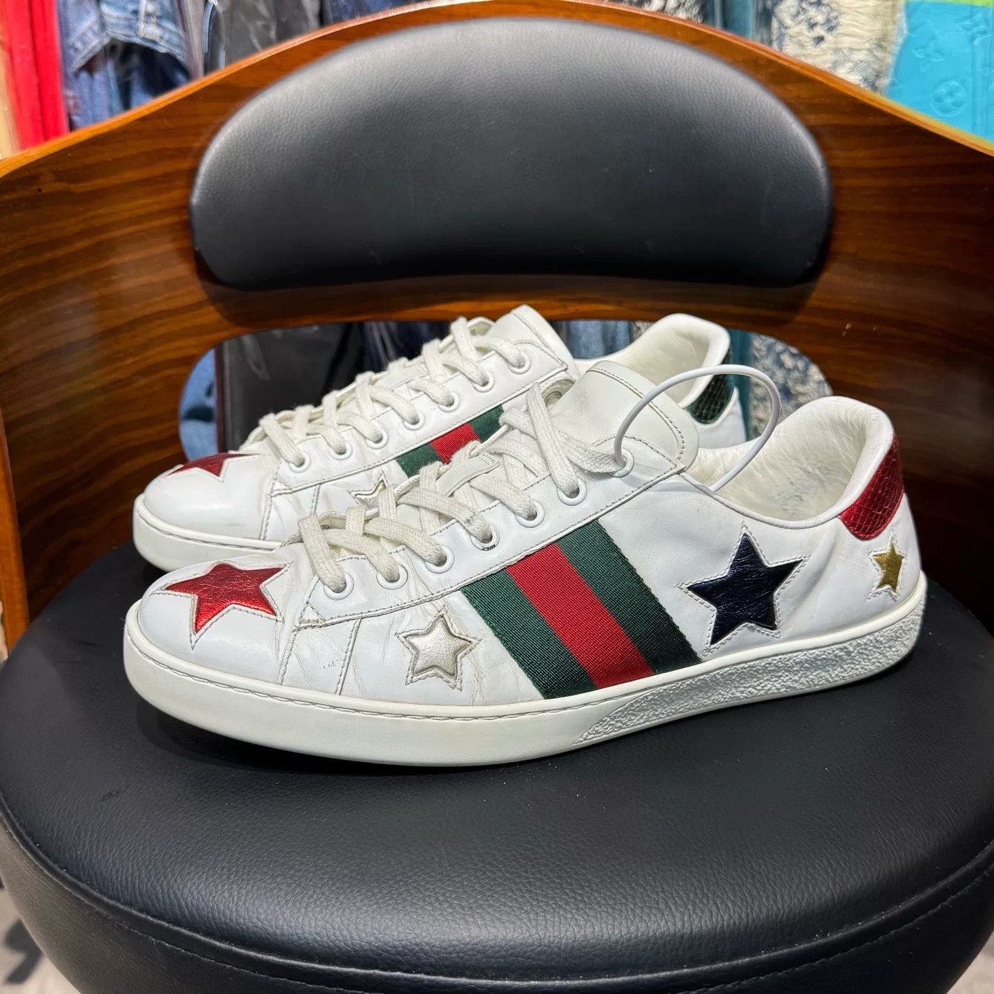 Gucci Gucci White Lowtop Sneakers 42 Men Size US 9 / EU 42 - 1 Thumbnail