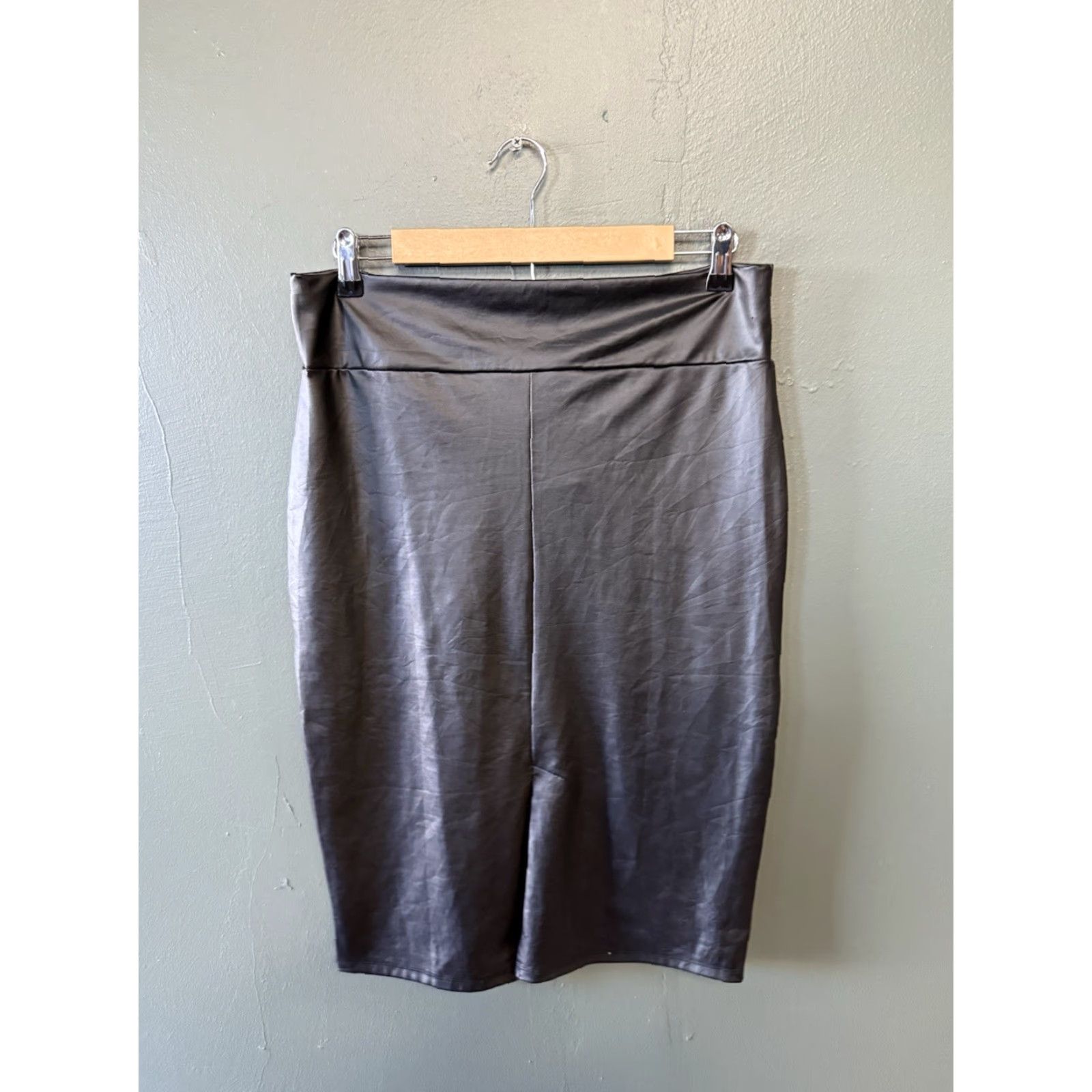Vintage Simlu Women's XL Black Faux Leather Pencil Skirt Pull On - Knee Length, Solid, Regular, Size XL Size 40" / US 18 - 2 Thumbnail