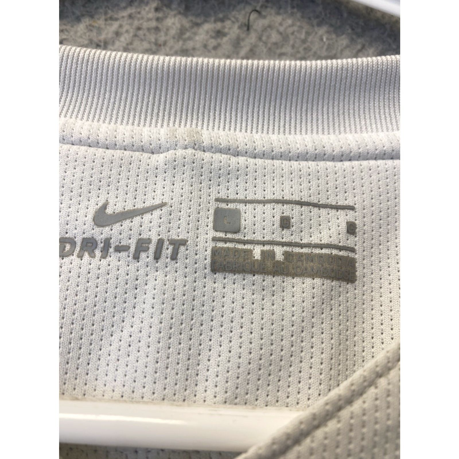 Nike NIKE Dri-Fit Tailwind V-Neck Shirt Men's L White, Solid, Athletic, Short Sleeve, Breathable, Quick Dry, Reflective, Pockets, Casual Activewear Size US L / EU 52-54 / 3 - 7 Thumbnail