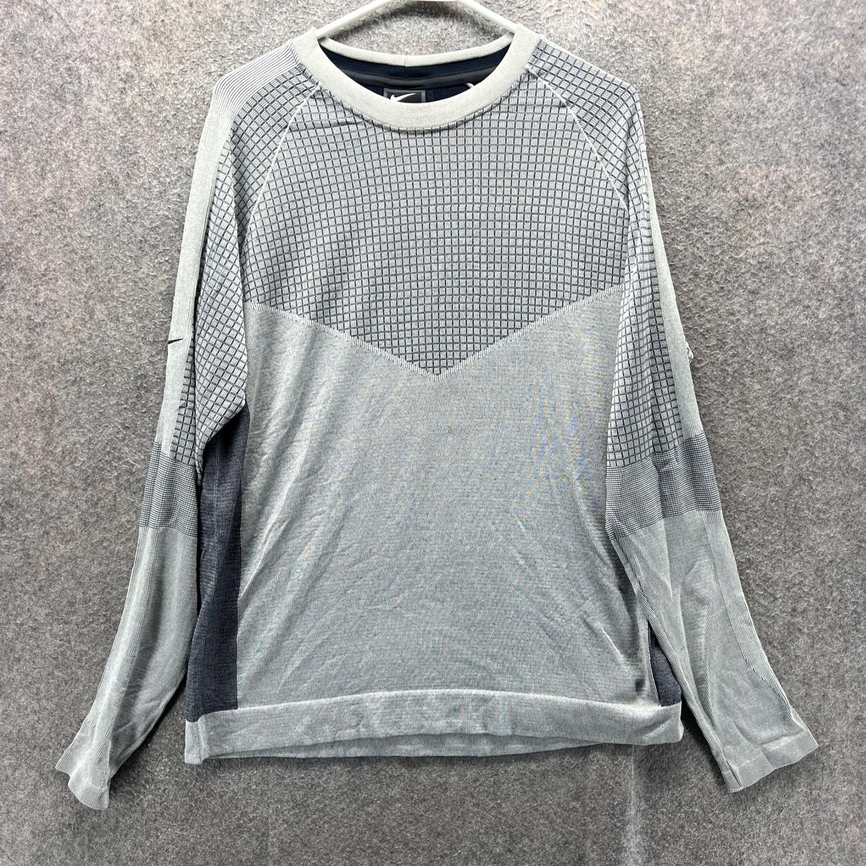 Nike Nike Tech Shirt Mens Medium Gray Long Sleeve Raglan Geometric Performance Size US M / EU 48-50 / 2 - 2 Thumbnail