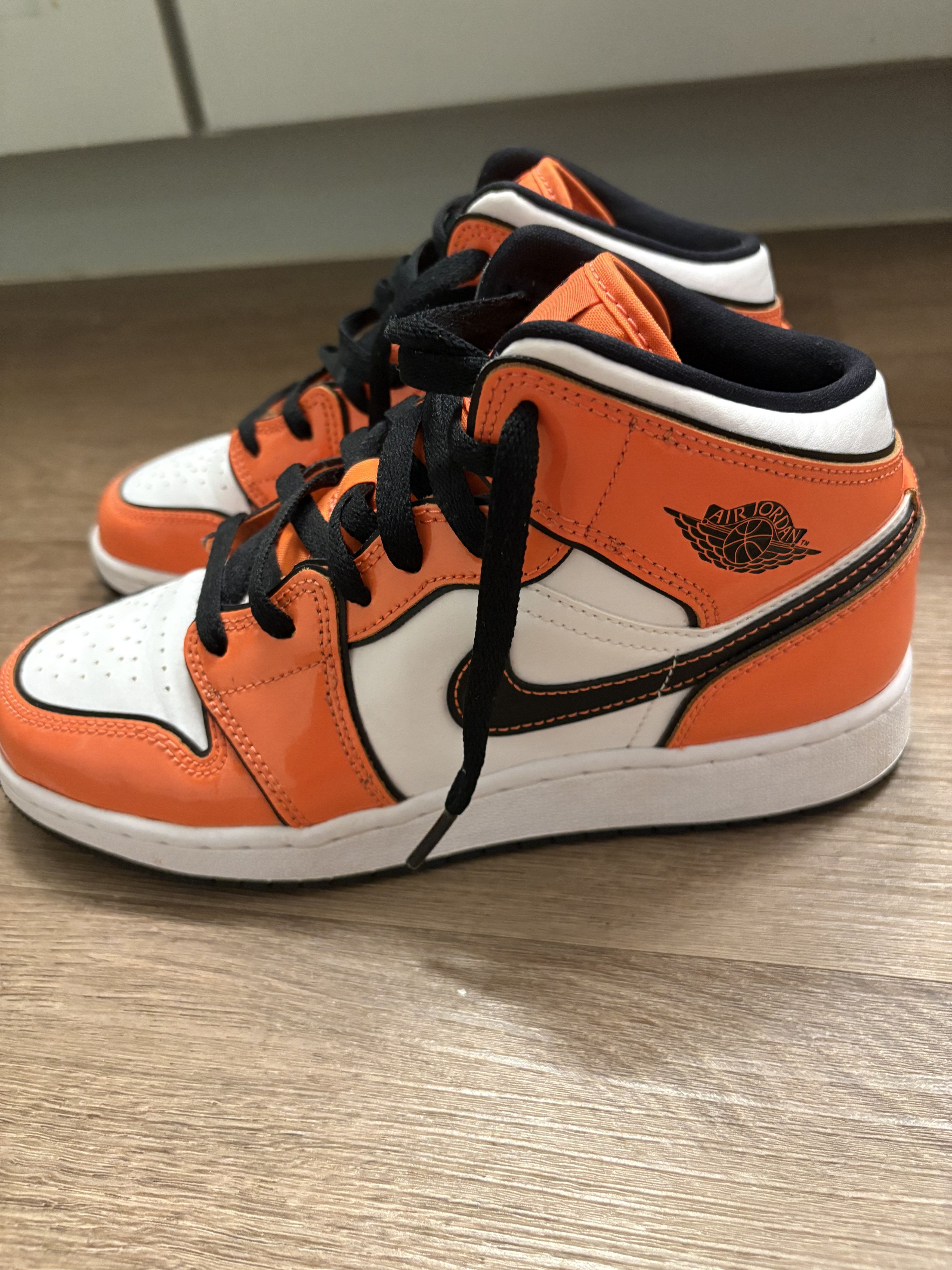 Jordan Brand Mid Turf Orange/Black-white Size US 7 / IT 37 - 1 Thumbnail