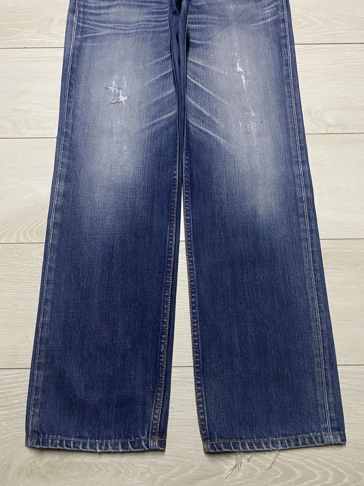 Levi's Vintage Levis 702 Blue Wash Distressed Loose Jeans Size US 31 - 5 Thumbnail