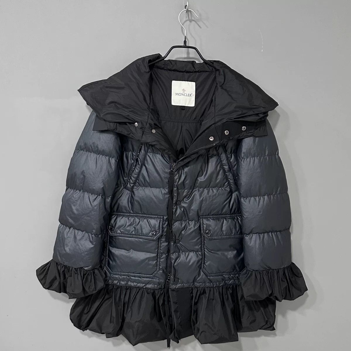 Moncler Moncler Ruffled Hem Down Jacket Size S / US 4 / IT 40 - 1 Thumbnail