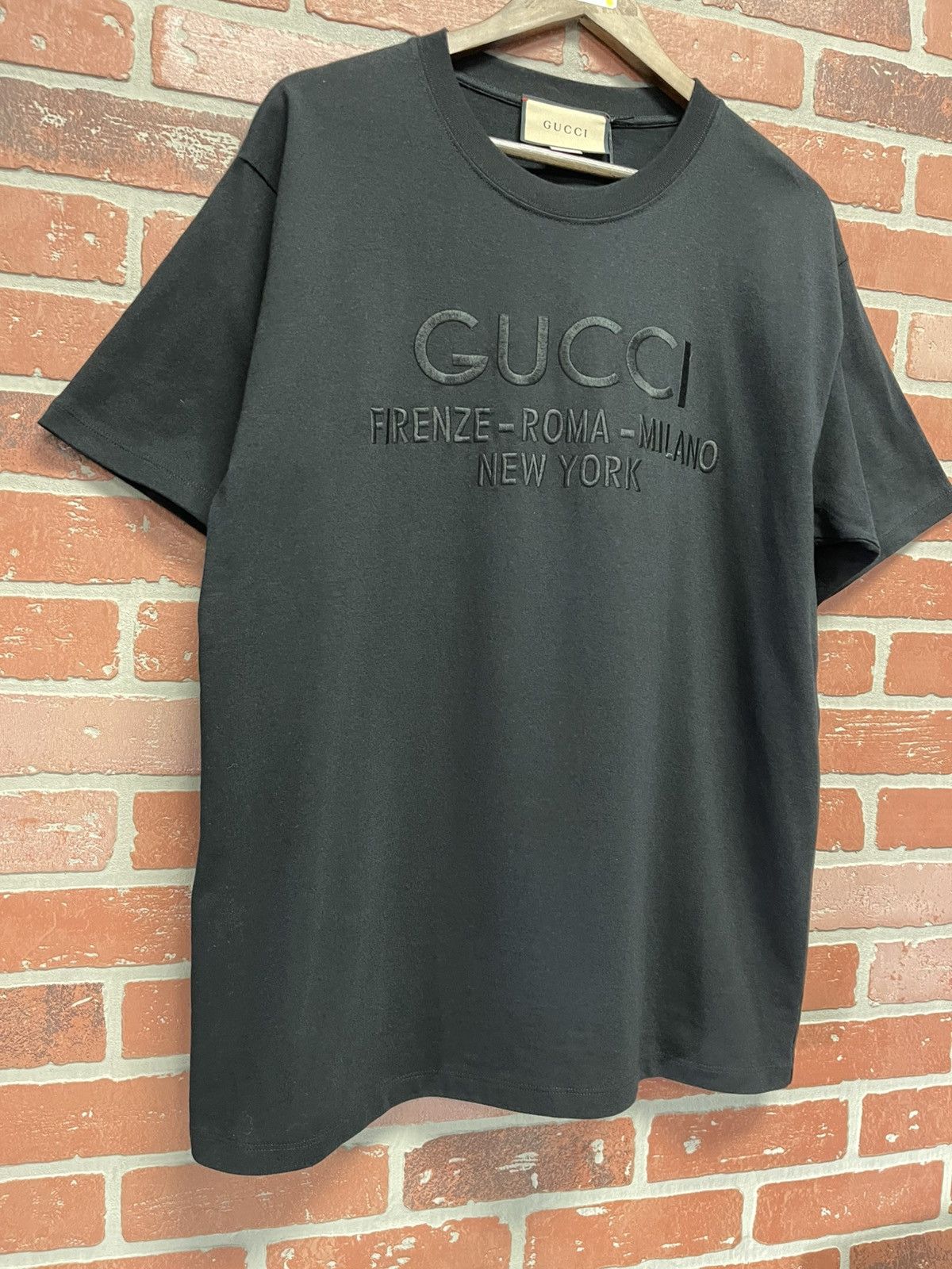 Gucci Size M - Gucci Embroidered Tee Black Brand New Size US M / EU 48-50 / 2 - 2 Thumbnail