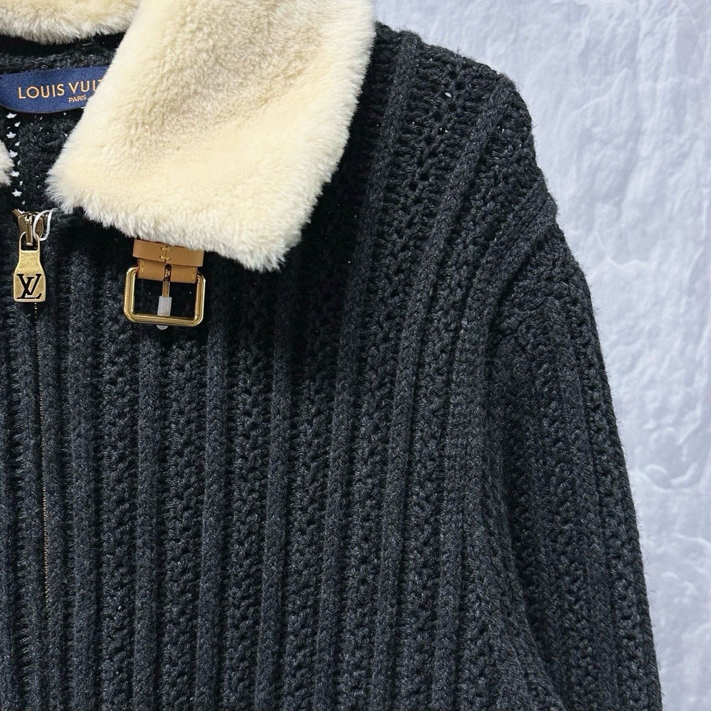 Louis Vuitton Louis Vuitton SS26 Wool Knit Fur Collar Coat L Size US L / EU 52-54 / 3 - 3 Thumbnail