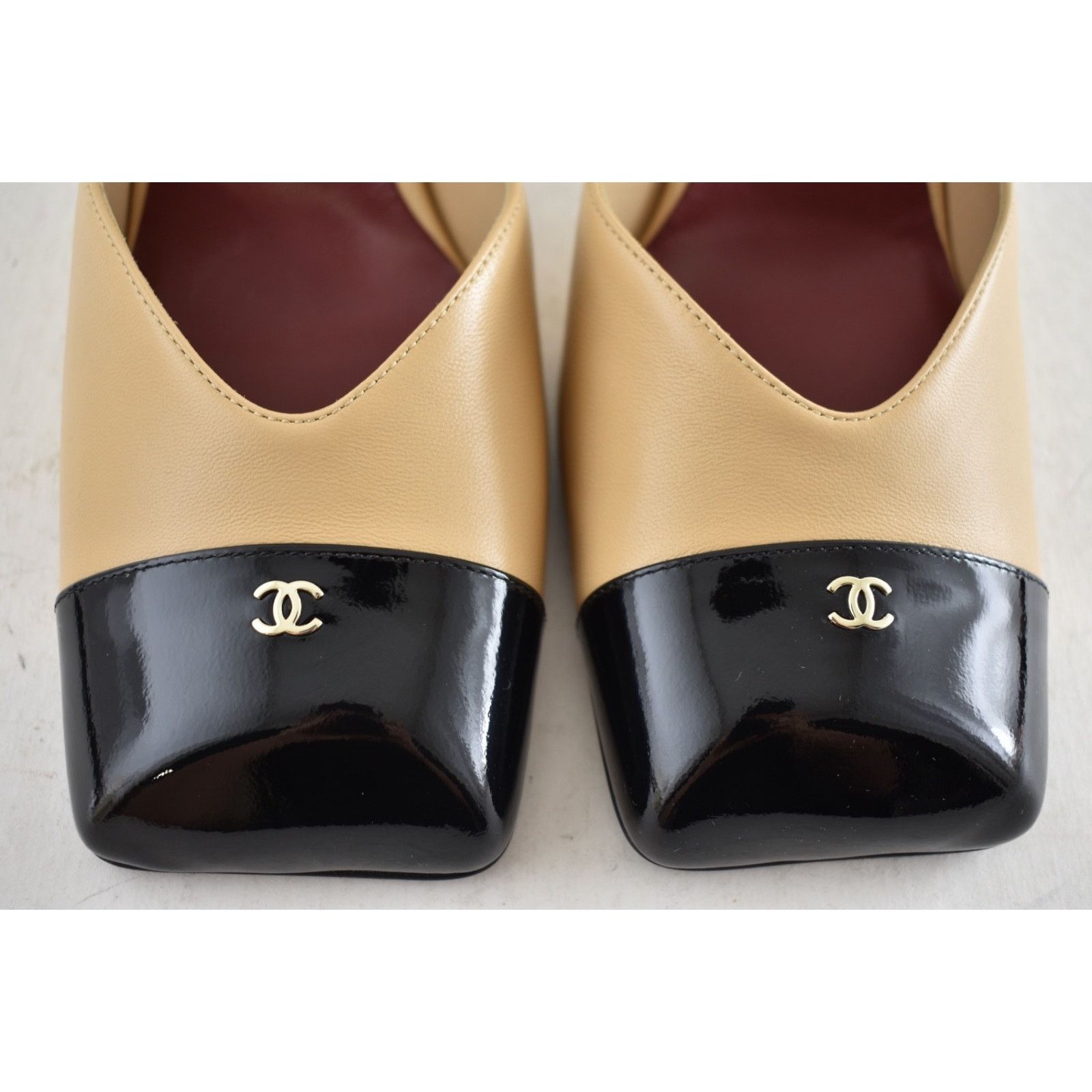 Chanel Chanel 26S Beige Black Square Toe CC Slingback Pump 40 Size US 10 / IT 40 - 10 Thumbnail
