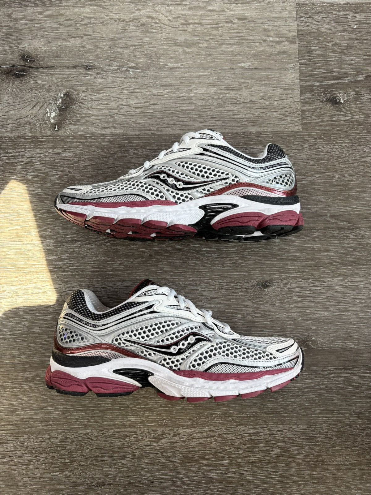 Saucony Saucony ProGrid Omni 9 OG “White Silver Red” **PRE  display picture 3