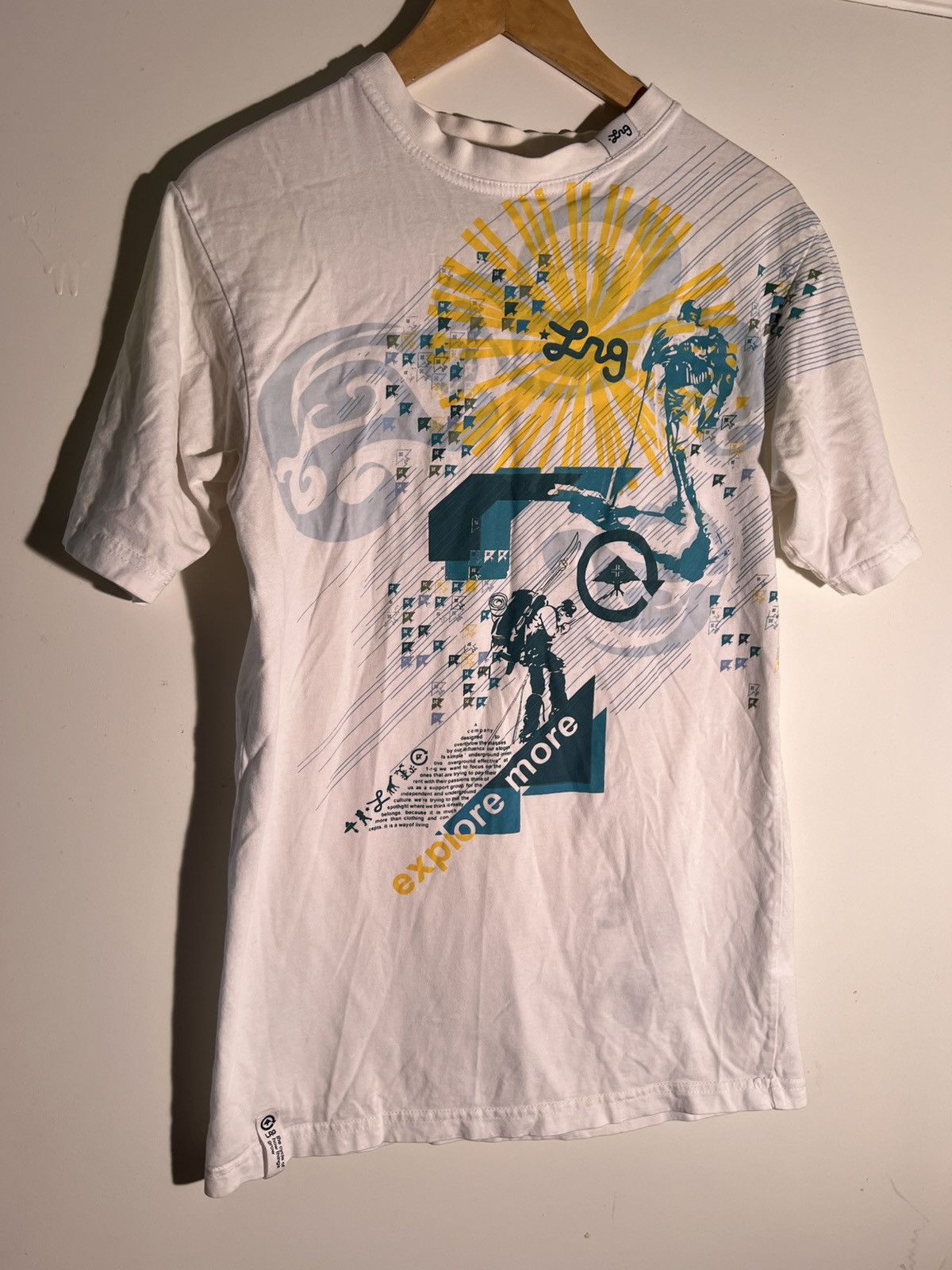 Y2K 2000’s VTG Vintage LRG Explore More Streetwear Retro Tee