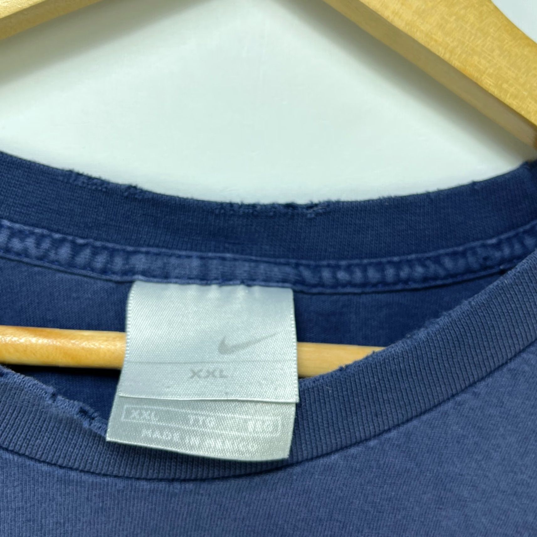 Nike VINTAGE Nike Shirt 2XL Men Blue Swoosh Embroidered Sun Faded Y2K T-Shirt Ole Miss Rebels Mens Size US XXL / EU 58 / 5 - 5 Thumbnail
