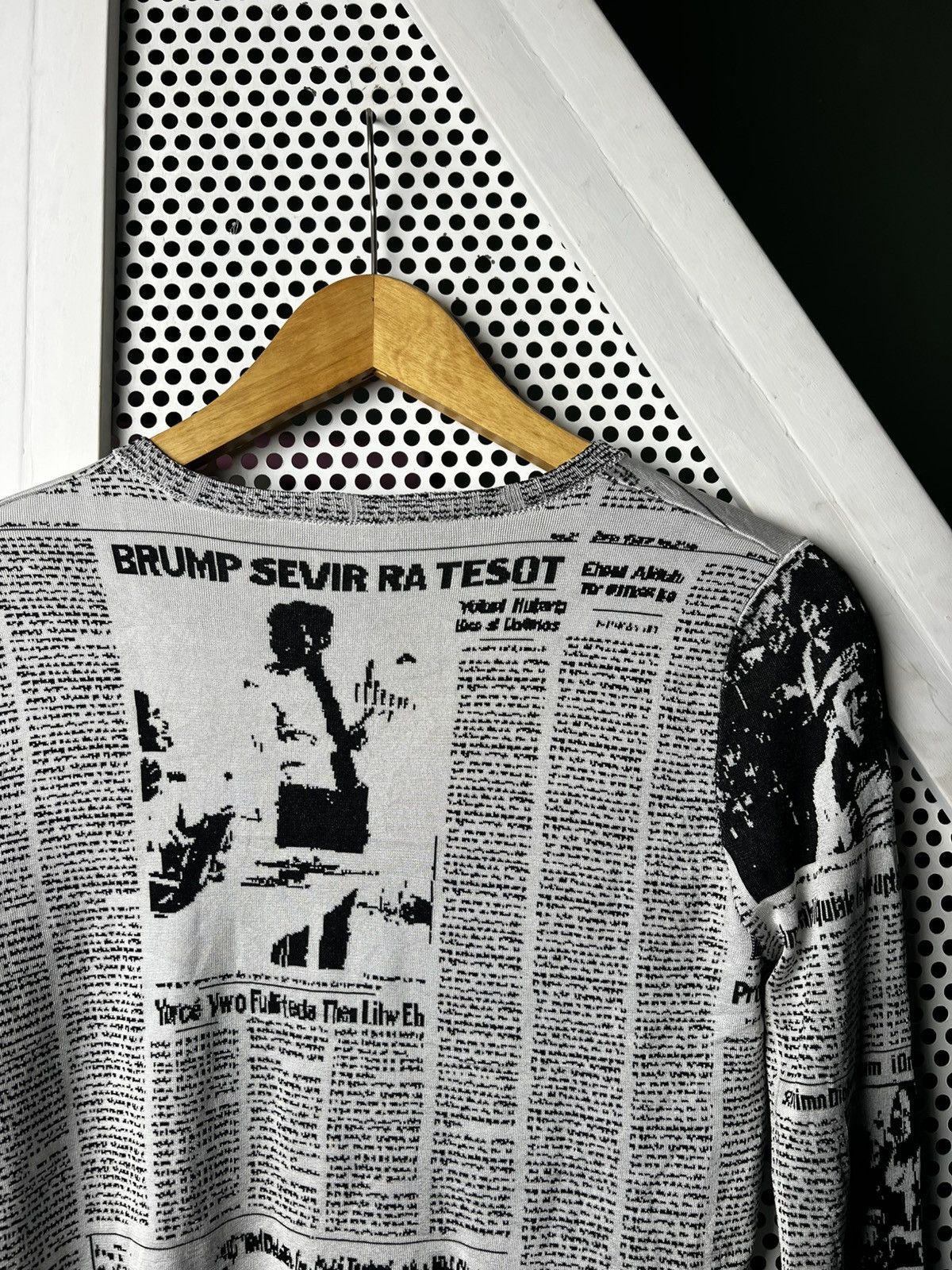 Balenciaga 2017 Balenciaga Newspaper Knit Cardigan Size US XS / EU 42 / 0 - 4 Thumbnail
