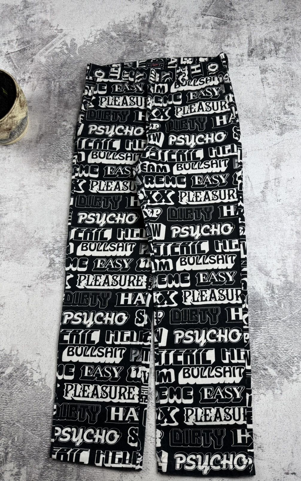 Hysteric Glamour × Supreme HYSTERIC GLAMOUR X SUPREME Text Work Black Monogram Straight Trousers Pants Size US 30 / EU 46 - 11 Thumbnail