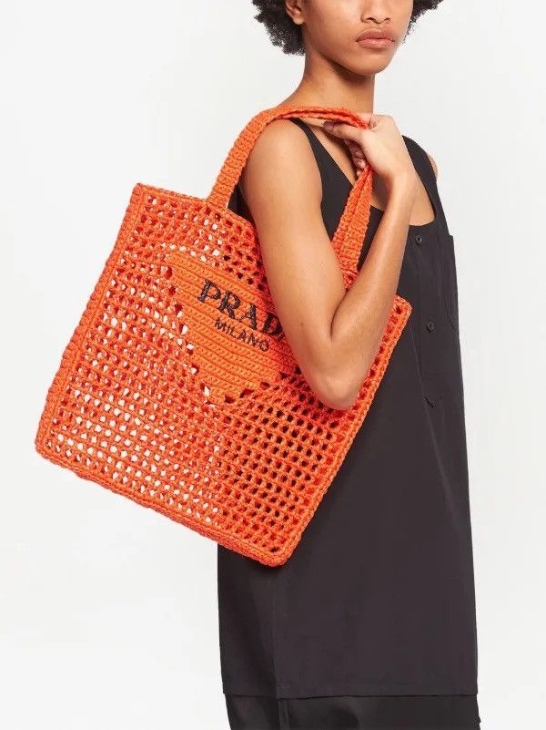 Prada triangle-logo crochet raffia tote bag Size ONE SIZE - 4 Thumbnail