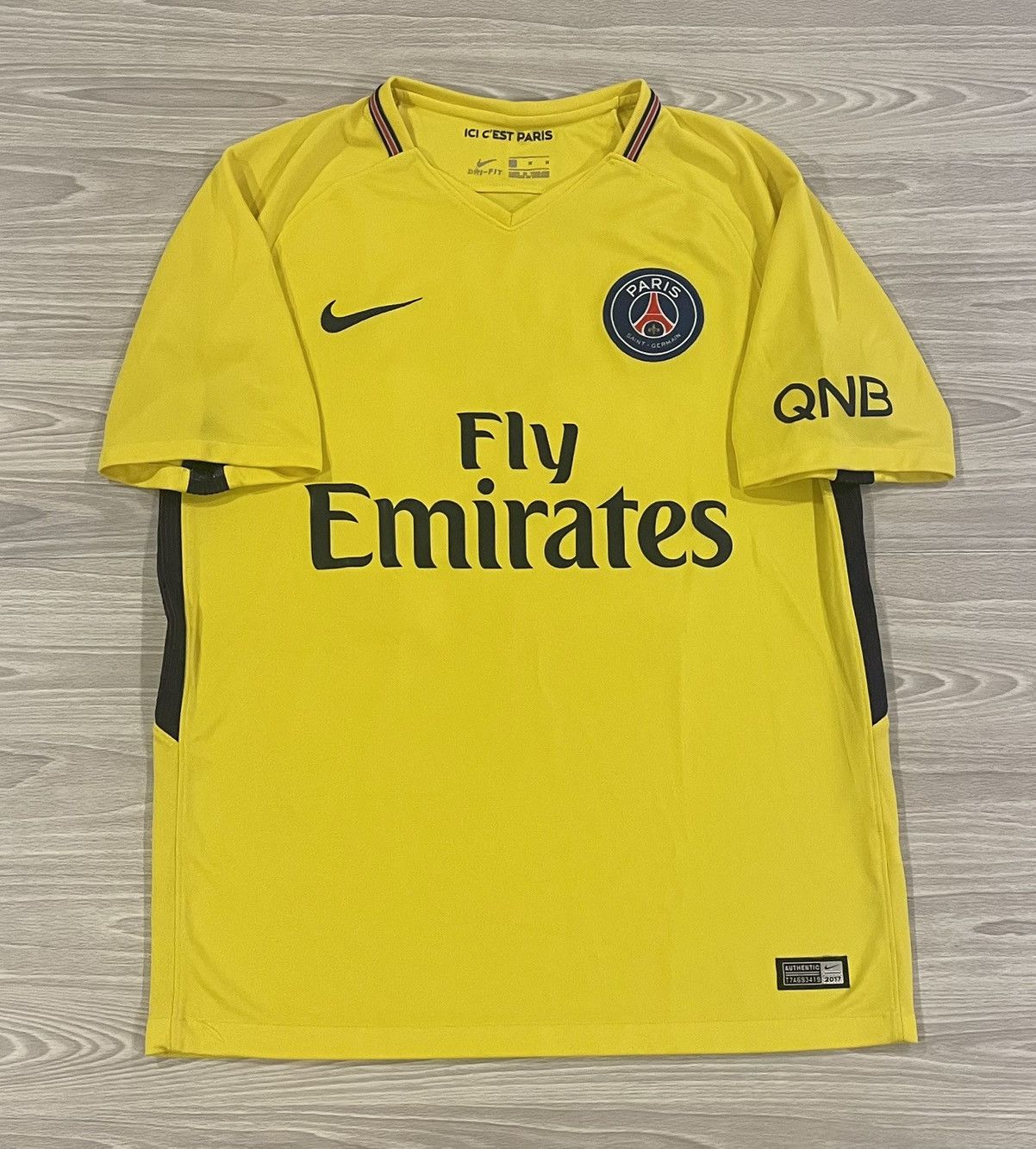 Nike Nike 2017/18 PSG Kylian Mbappe #29 Jersey Men’s Size Medium Size US M / EU 48-50 / 2 - 4 Thumbnail