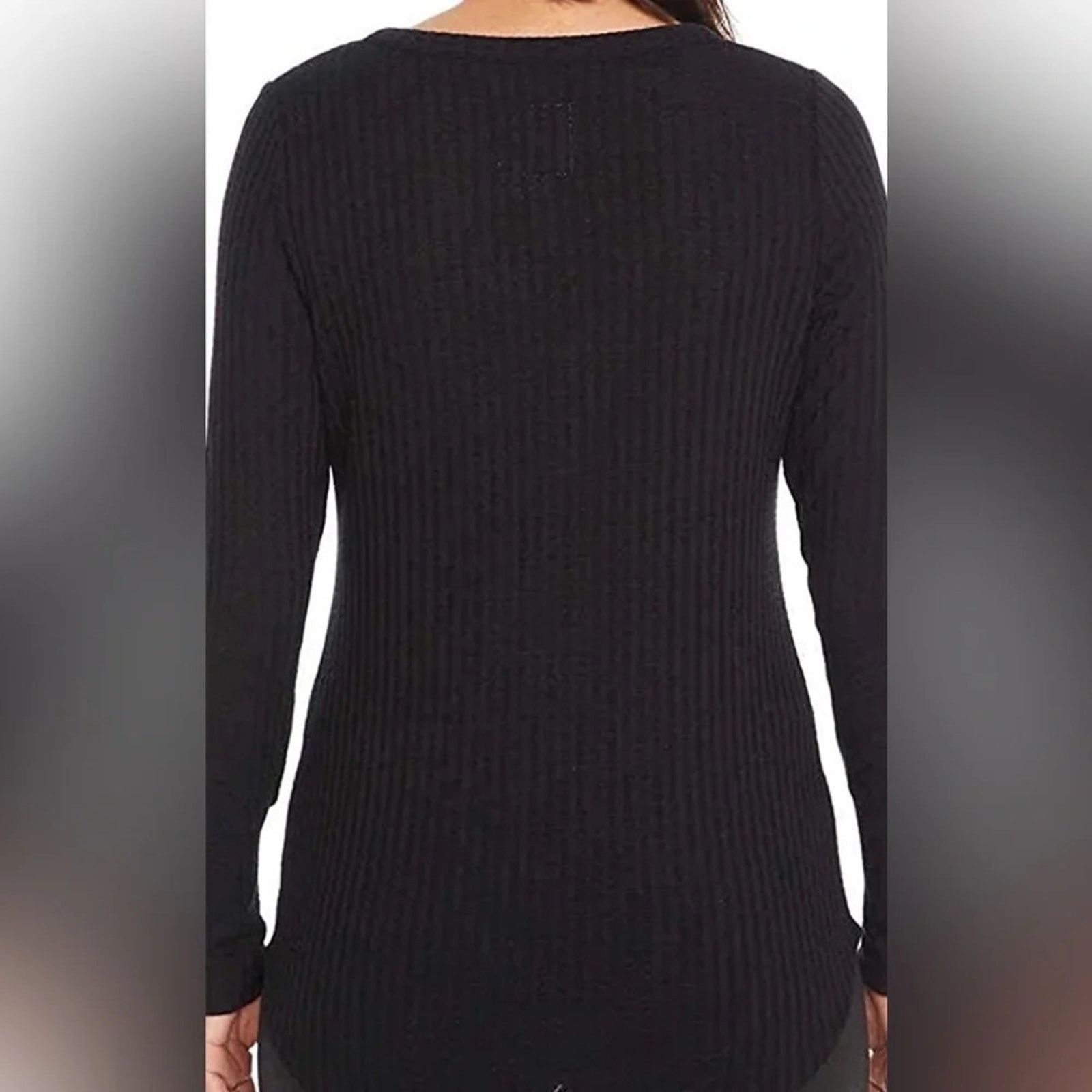Chaser Brand Chaser long sleeved sweater lightweight, size Medium. Size M / US 6-8 / IT 42-44 - 2 Thumbnail