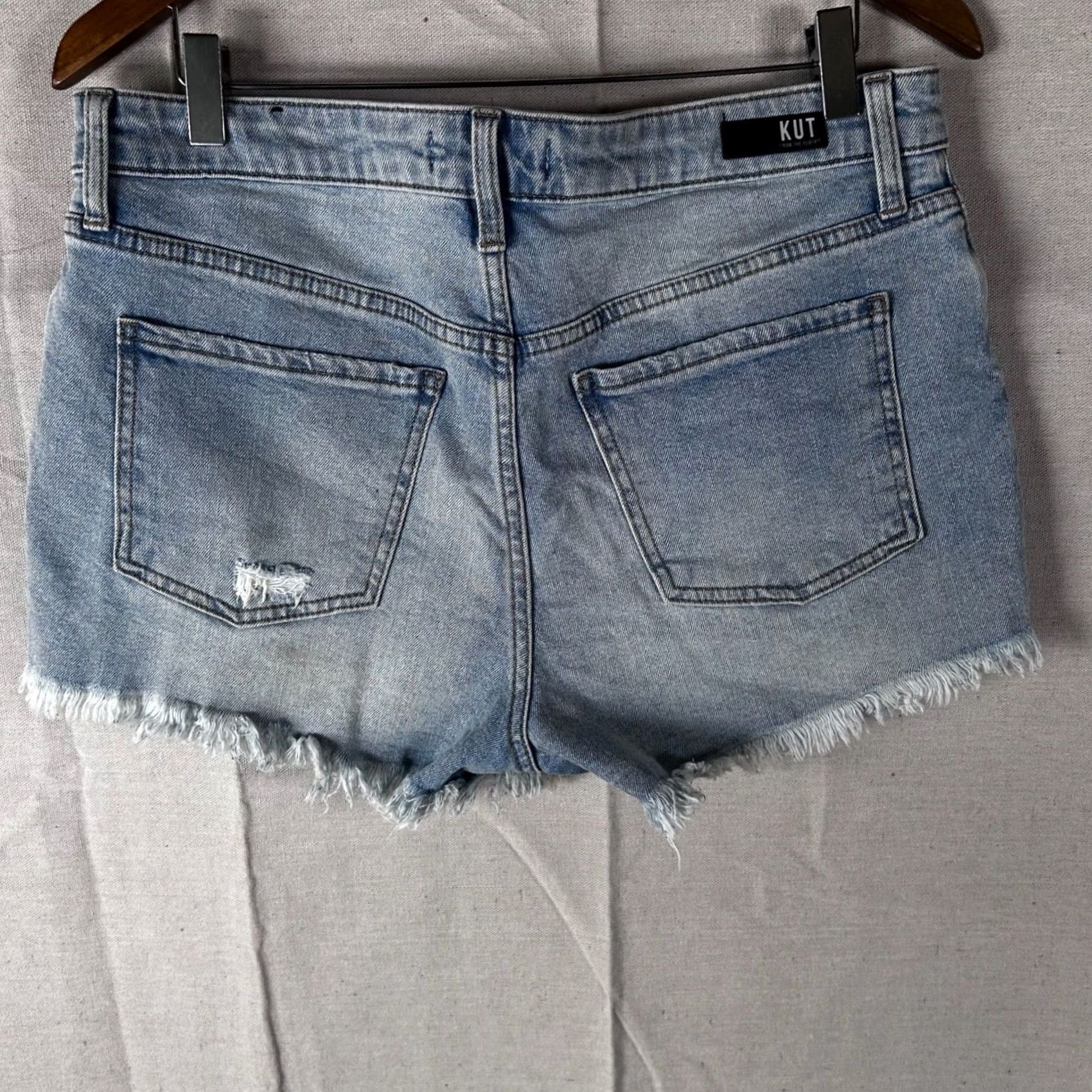 Vintage KUT from the Kloth Jane High Rise Distressed Denim Shorts Light Wash 29 Casual Womens Shorts 3.5 Inseam Blue Distressed Logo Pocket Button Size 24" / US 00 / IT 34 - 4 Thumbnail