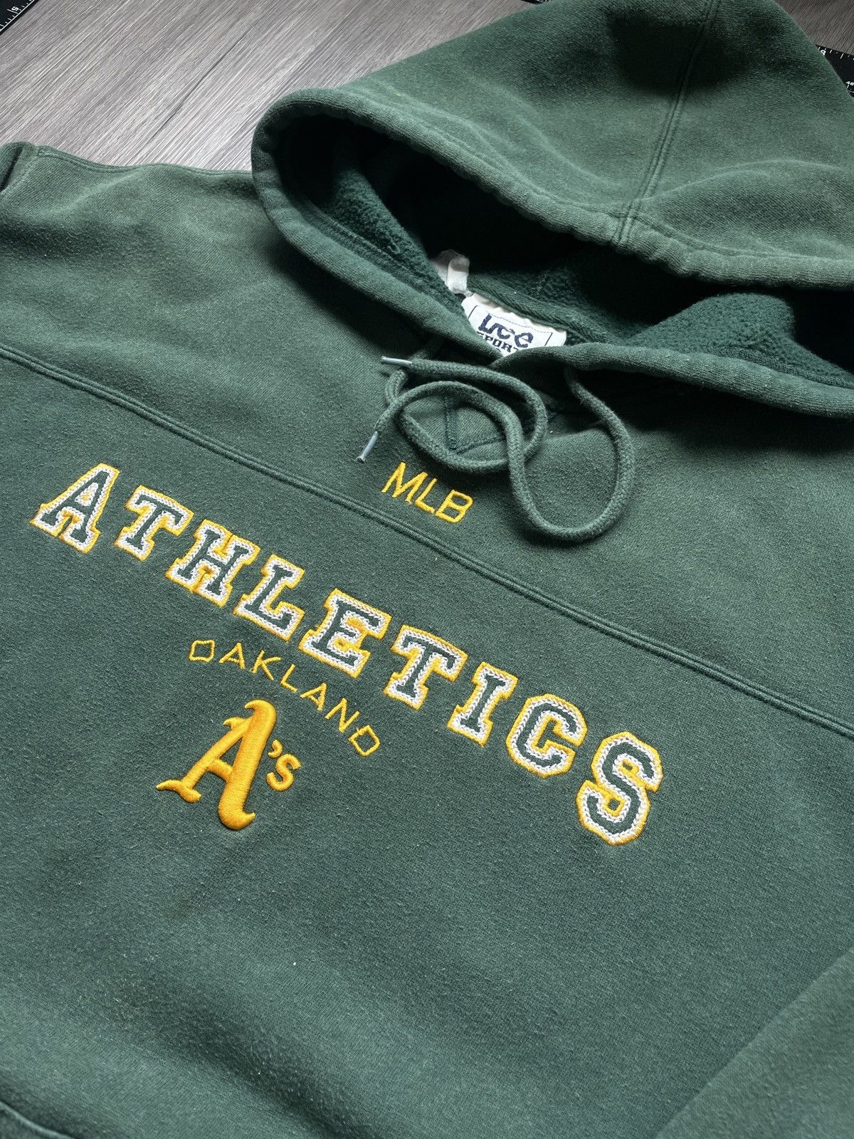 MLB Vintage Lee Sport “Oakland Athletics Logo” Hoodie (Sz.L) Size US L / EU 52-54 / 3 - 2 Thumbnail