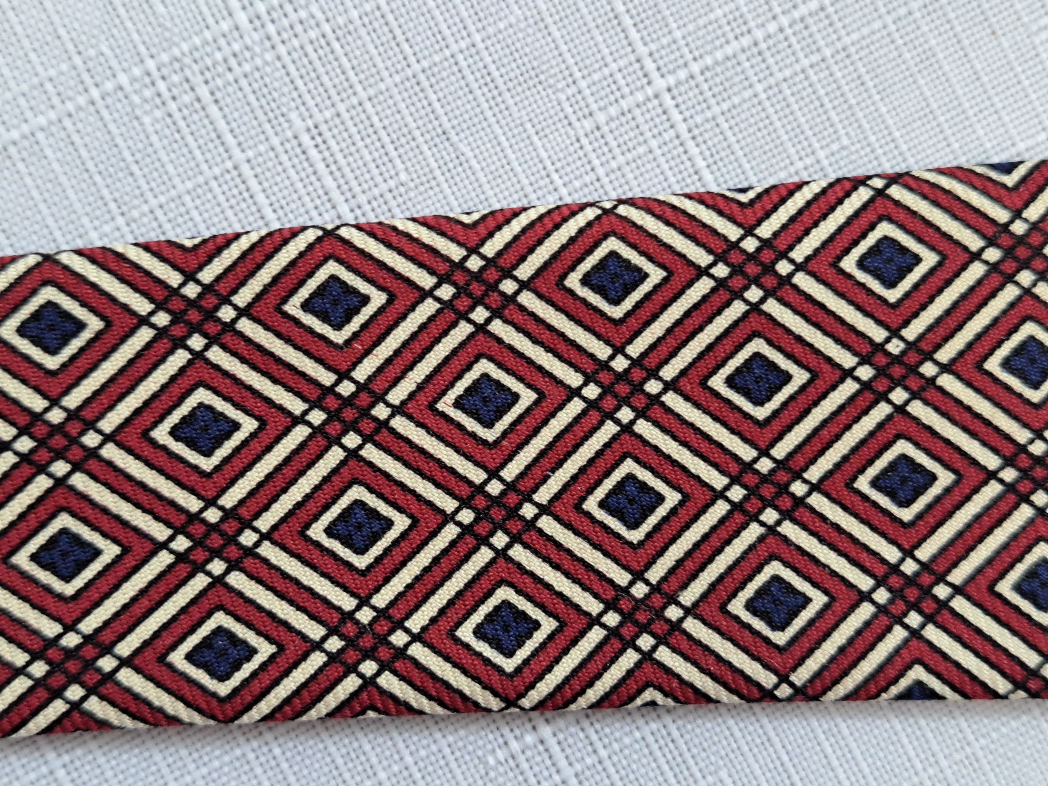 Burberry Burberrys vintage geometric pattern silk tie. Made in USA Size ONE SIZE - 14 Thumbnail