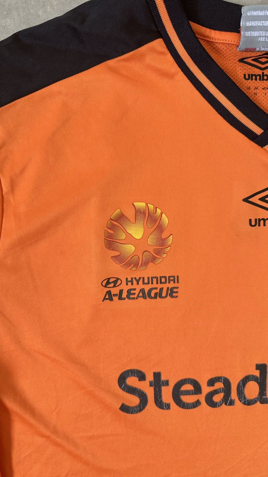 Umbro UMBRO BRISBANE ROAR FC 2015-16 HOME JERSEY Size US XL / EU 56 / 4 - 2 Thumbnail