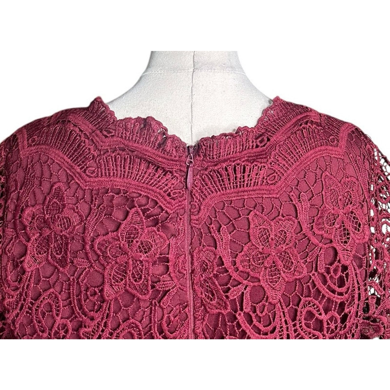 Other Lulus Angel in Disguise Burgundy Lace Dress Deep V Cocktail Size M / US 6-8 / IT 42-44 - 9 Thumbnail
