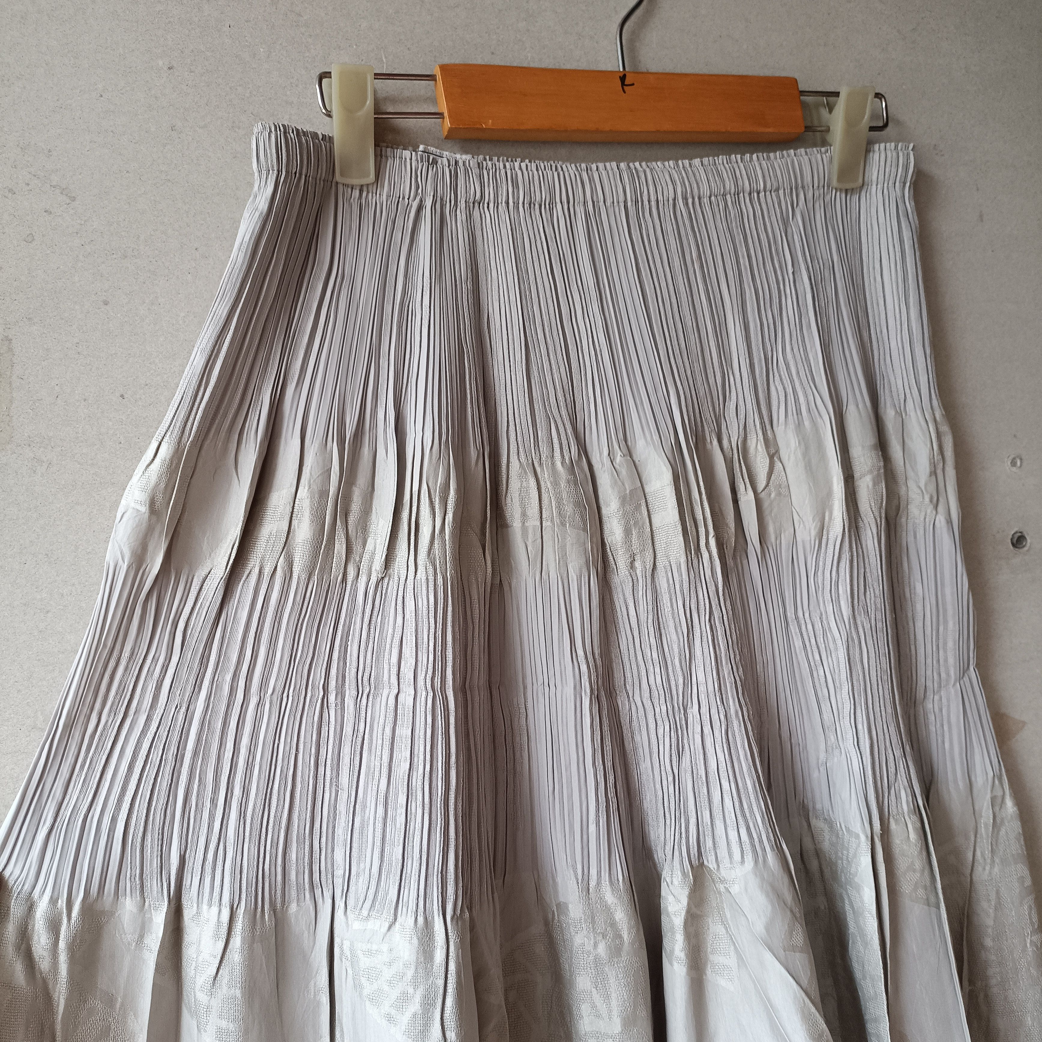 Issey Miyake Issey Miyake Fete Skirt Pleated Flower Patern Size 30" / US 8 / IT 44 - 2 Thumbnail