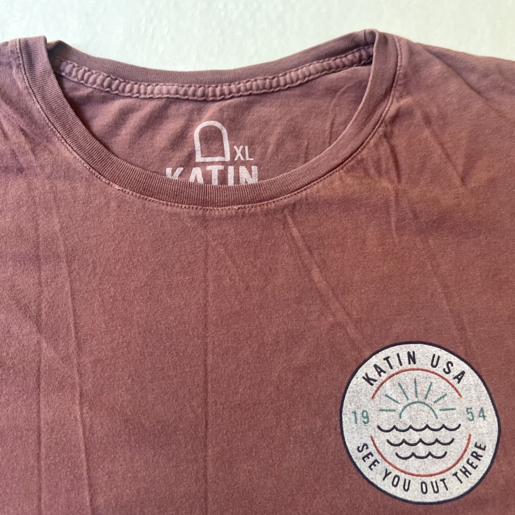 Katin Kanvas By Katin Shirt XL Pink Red Surfer Sun Waves Vintage Limited Edition Graphic Print Crew Neck Tee Men Size US XL / EU 56 / 4 - 4 Thumbnail