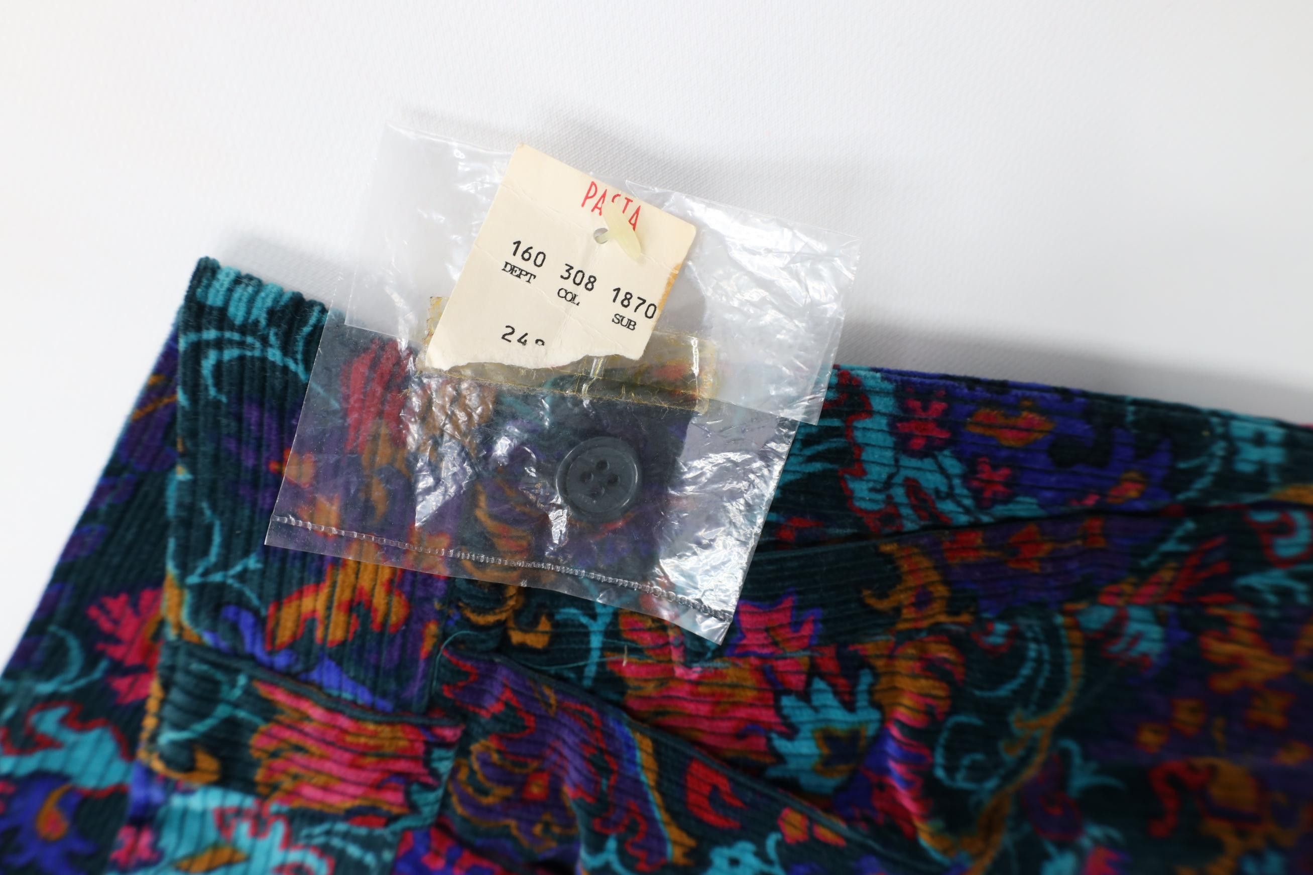 Vintage Deadstock Vintage 90s Streetwear Paisley Corduroy Shorts USA Size 30" / US 8 / IT 44 - 5 Thumbnail