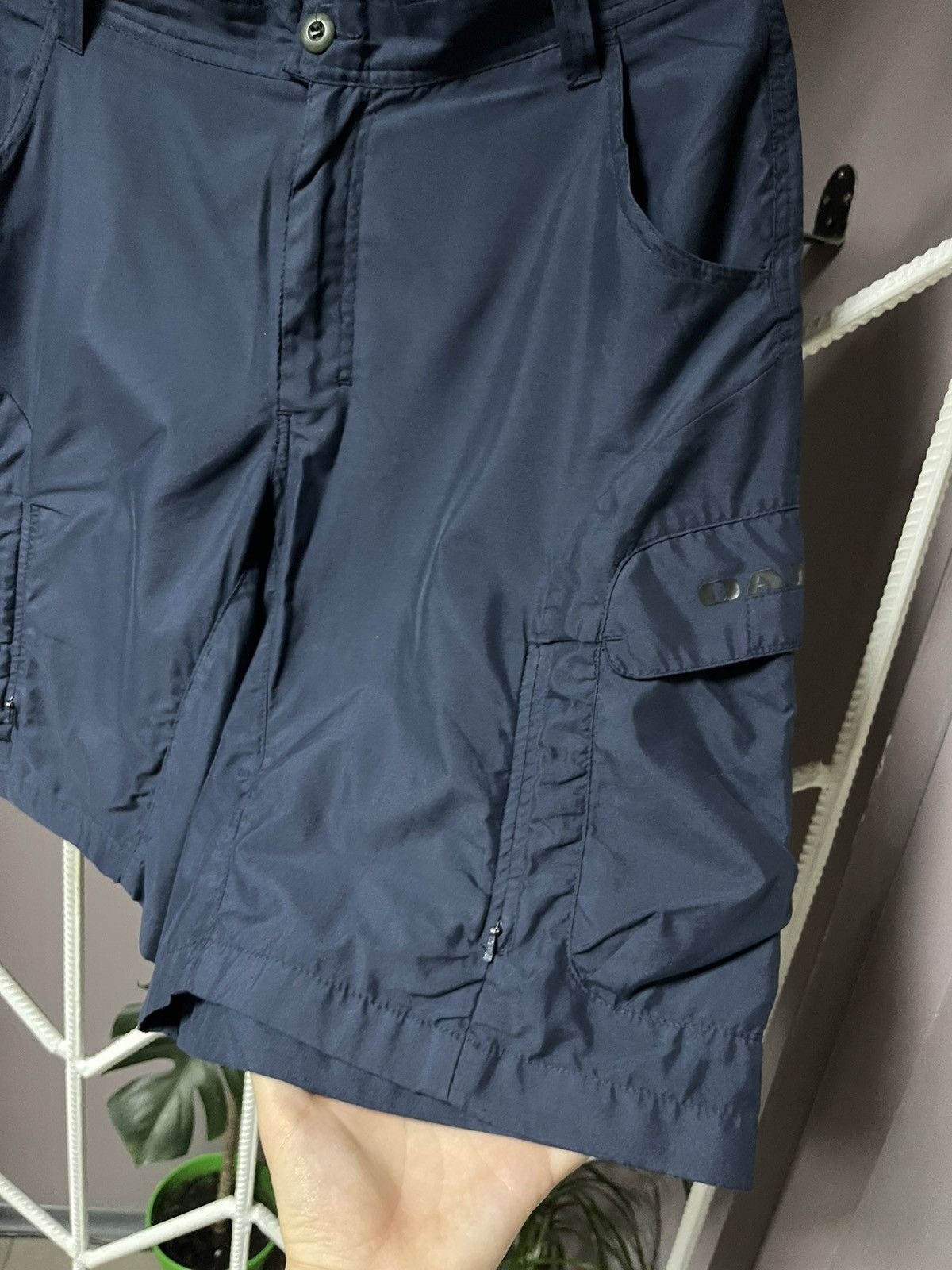 Oakley Vintage Oakley Nylon Baggy Cargo Shorts Size US 34 / EU 50 - 4 Thumbnail