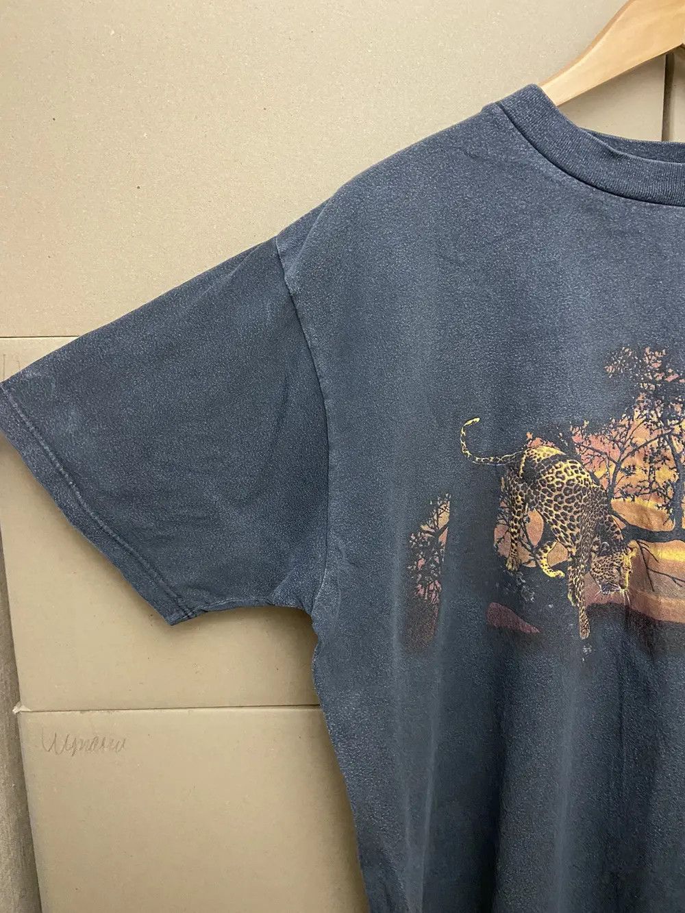 Vintage VINTAGE 90’S HARLEQUIN 1997 TIGER FADED TEE T SHIRT ANIMAL Size US XL / EU 56 / 4 - 7 Thumbnail