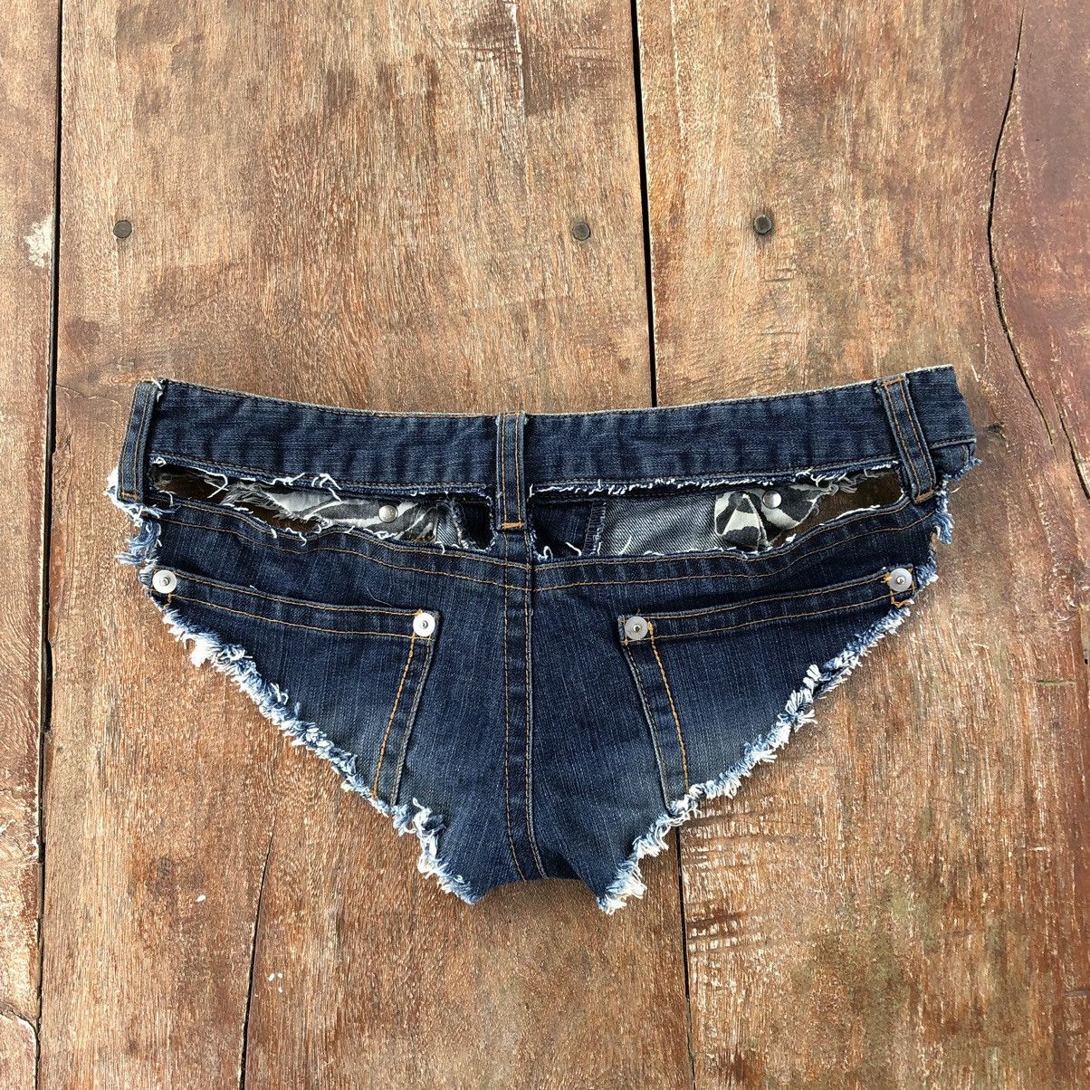 Japanese Brand Thrashed Faded Heart Of Gold Denim ERD GRUNGE Short Pant Size 32" / US 10 / IT 46 - 2 Thumbnail